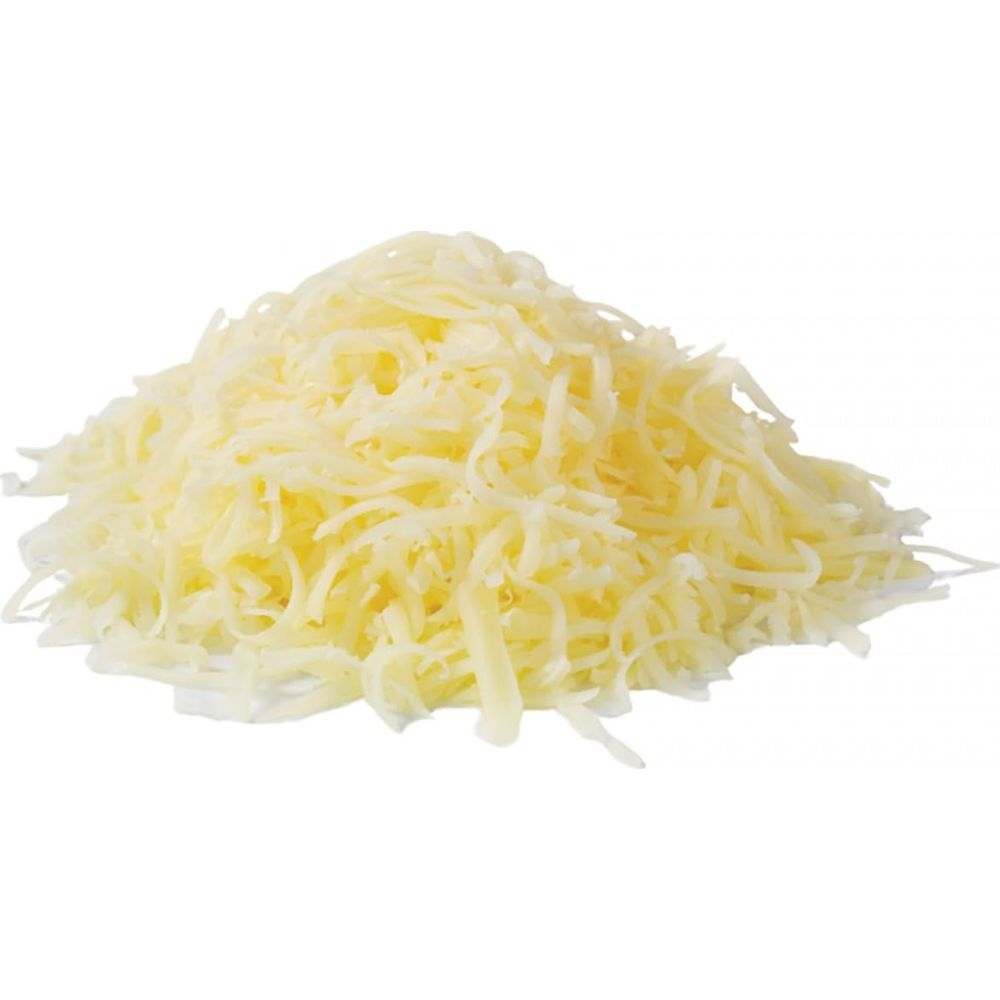 Una pila di formaggio giallo grattugiato su sfondo bianco.