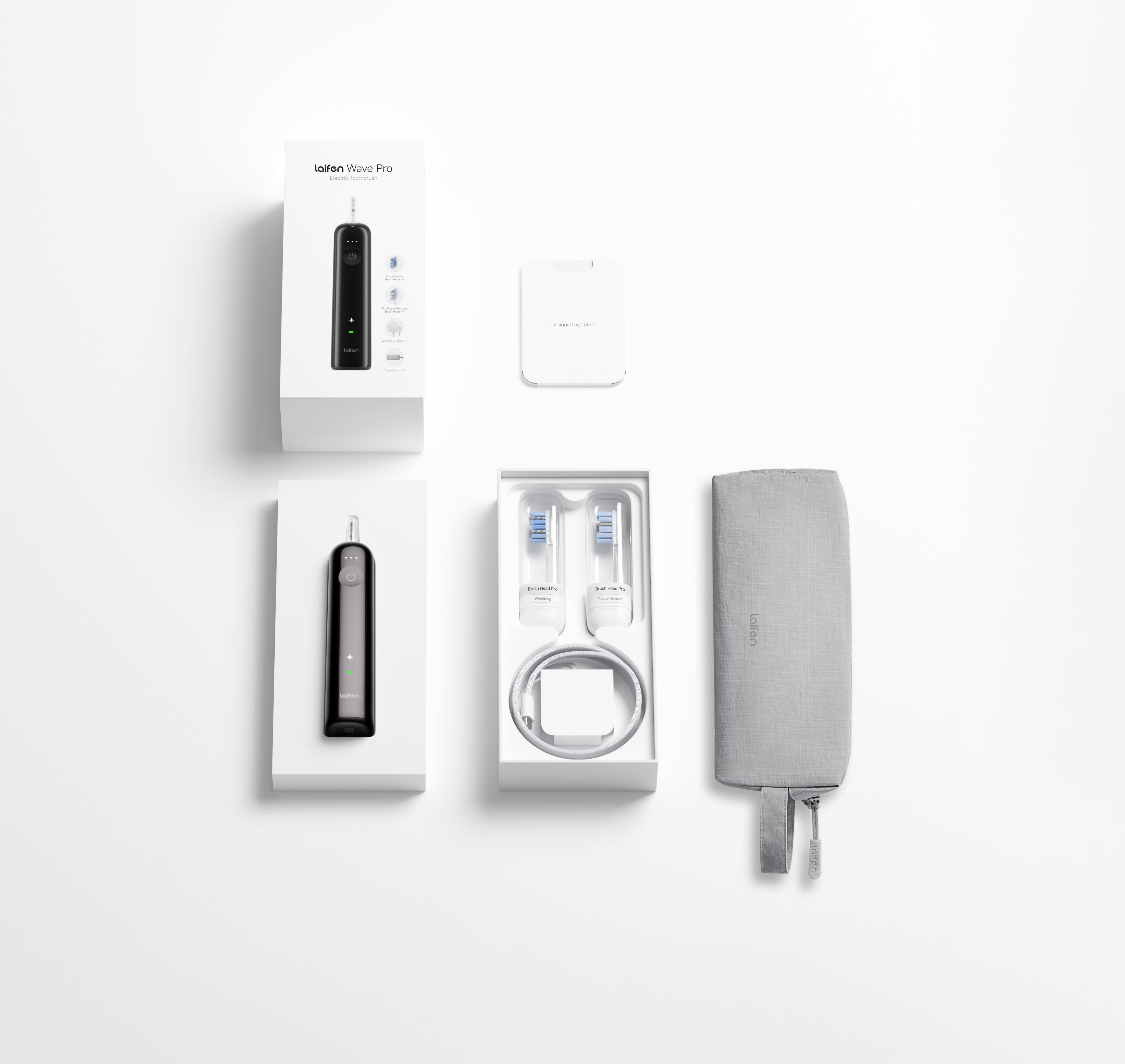 Un kit di spazzolino elettrico nero con accessori su sfondo bianco.