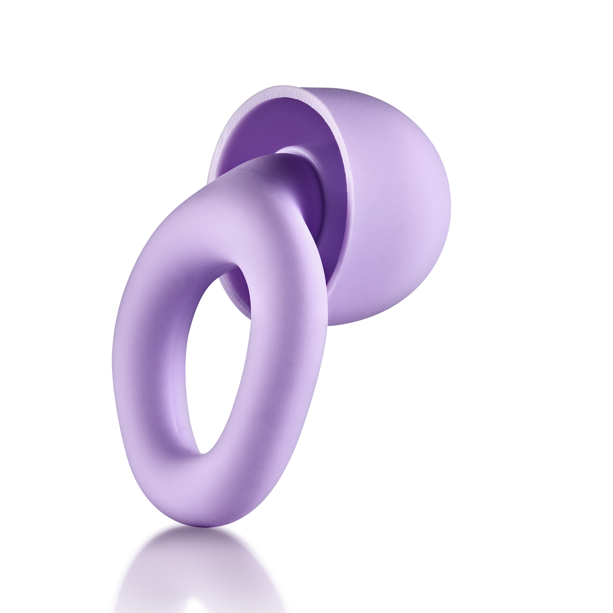 Un tappo per le orecchie lavanda con design ad anello su sfondo bianco.