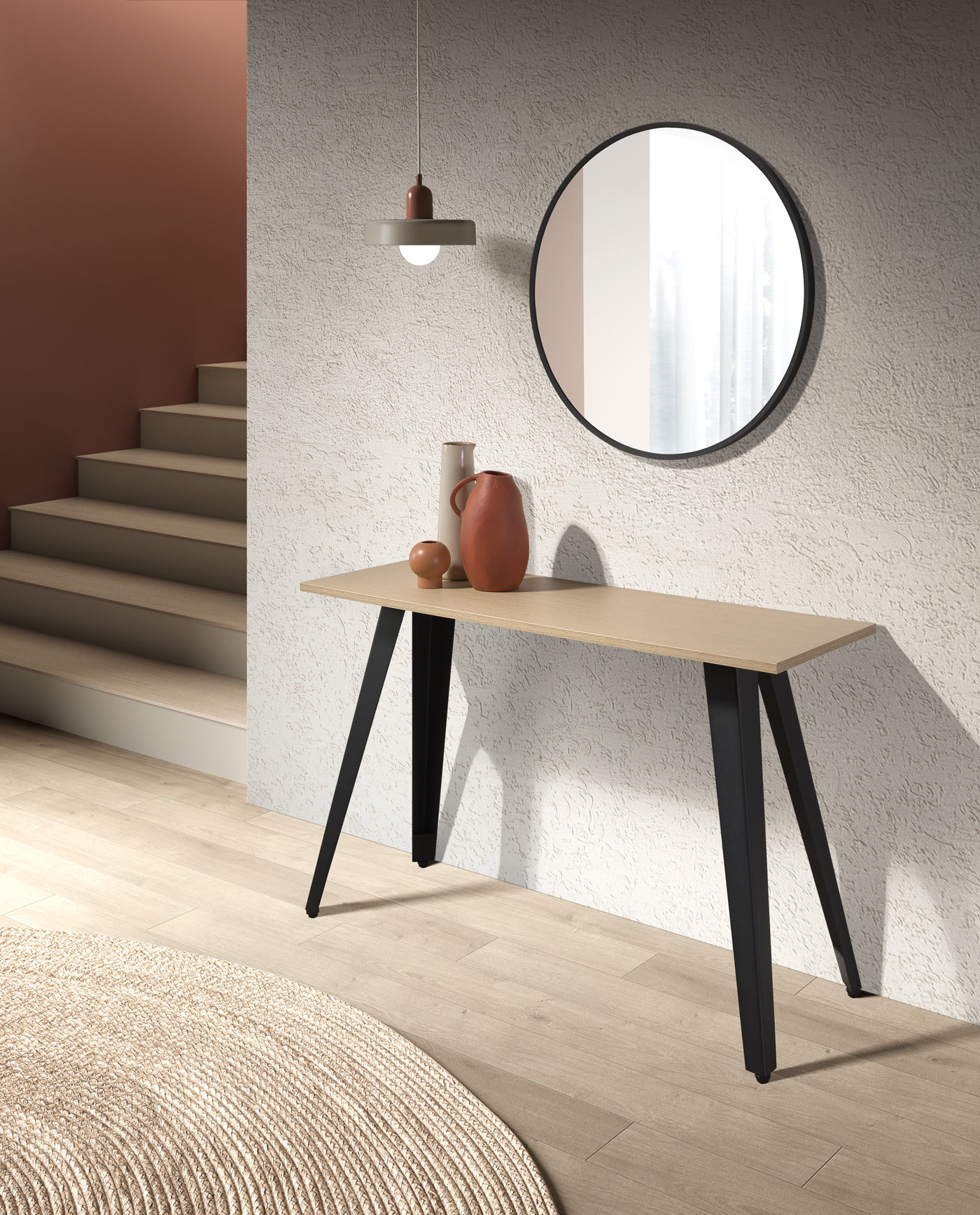 Una mesa estrecha de madera con patas negras se alza ante una pared texturizada con un espejo redondo.