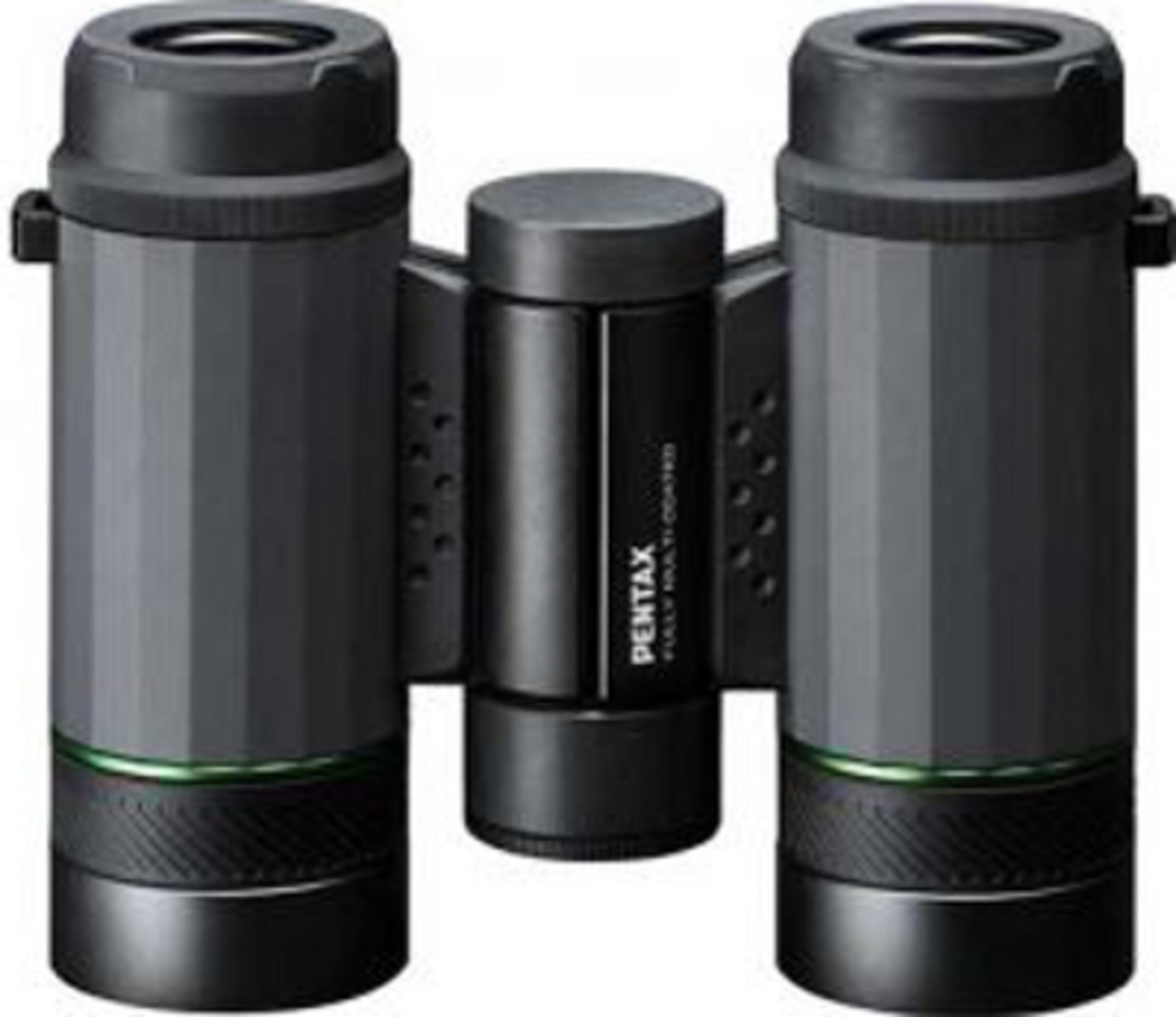 Graue Pentax Ferngläser mit grünen Akzenten und gerändeltem Griff.