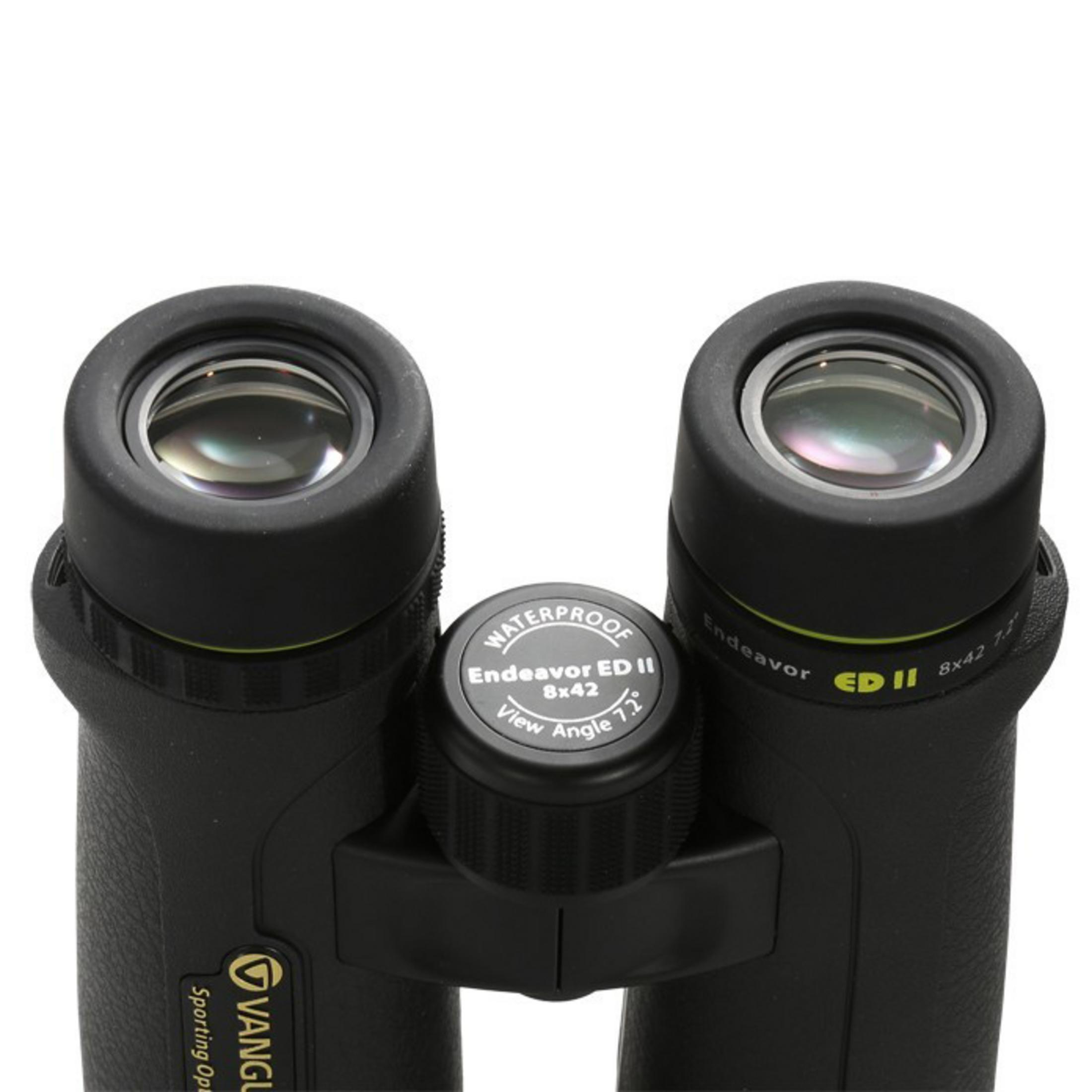 Binocolo nero con rotella di messa a fuoco ed etichetta 'Endeavor ED II'.