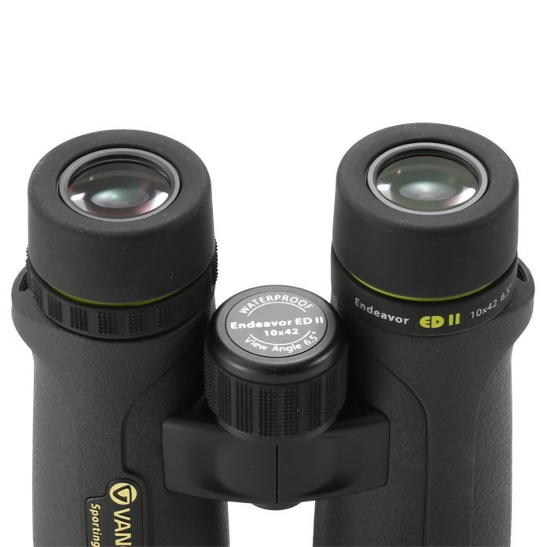 Binocolo nero con testo "WATERPROOF Endeavor ED II 10x42 View Angle 6.5".