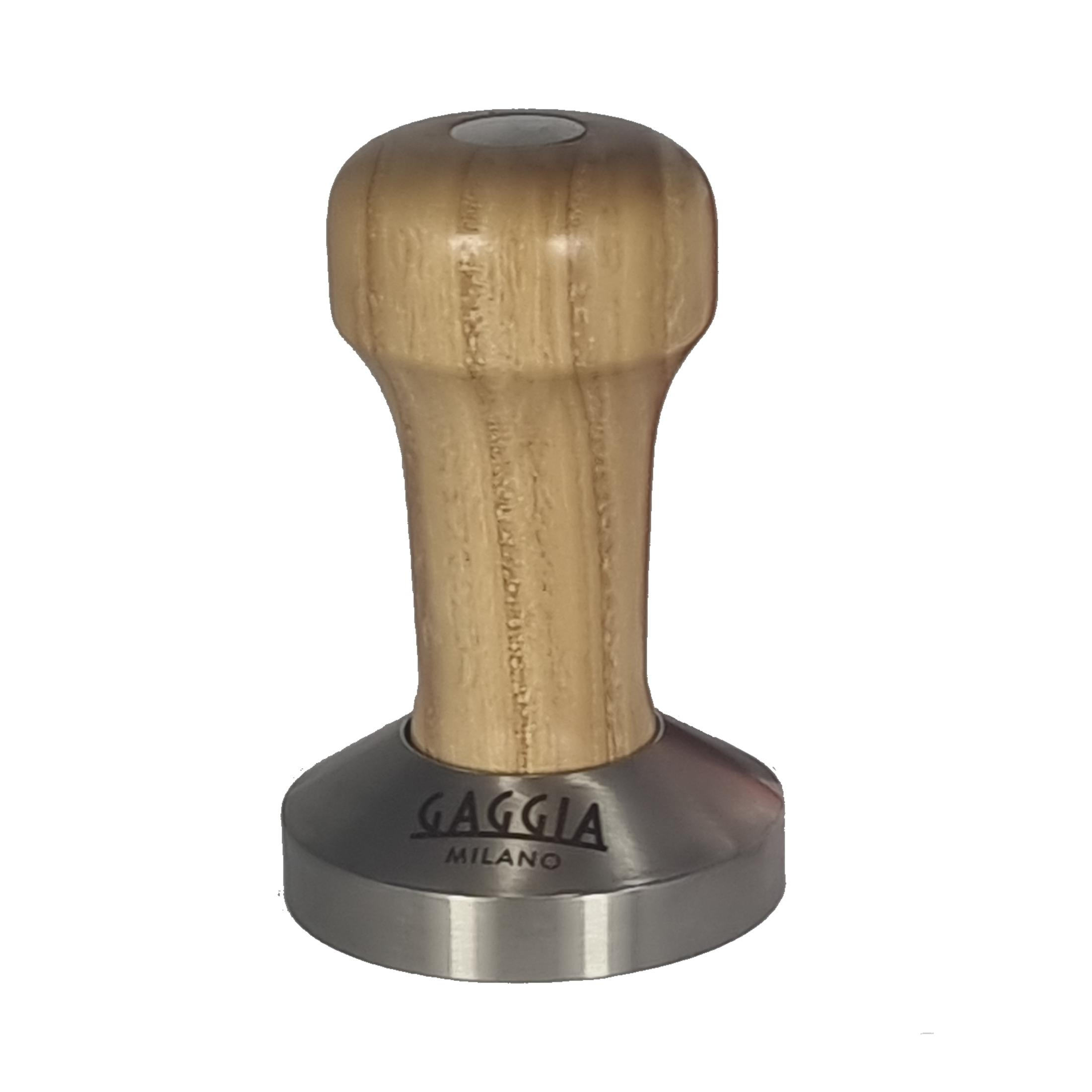 Ein Gaggia Milano Tamper mit Holzgriff und Edelstahlfuß.