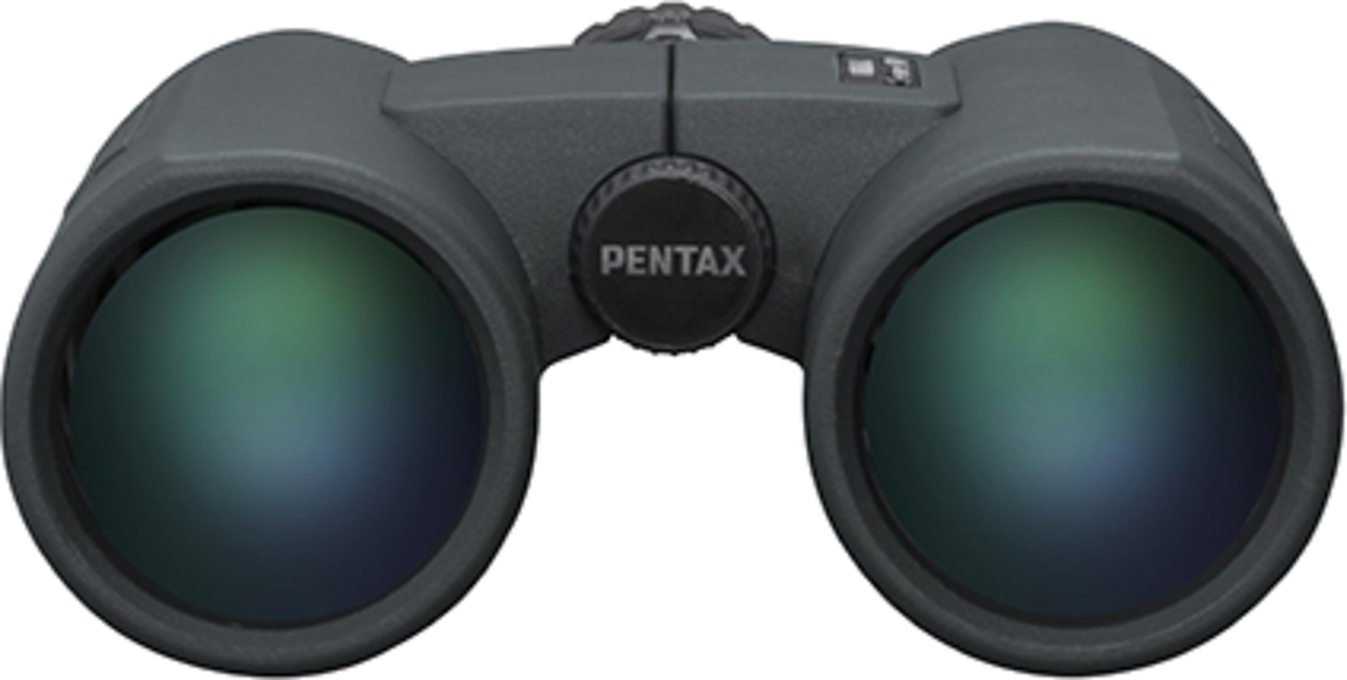 Binocolo Pentax grigio con lenti blu e verdi.