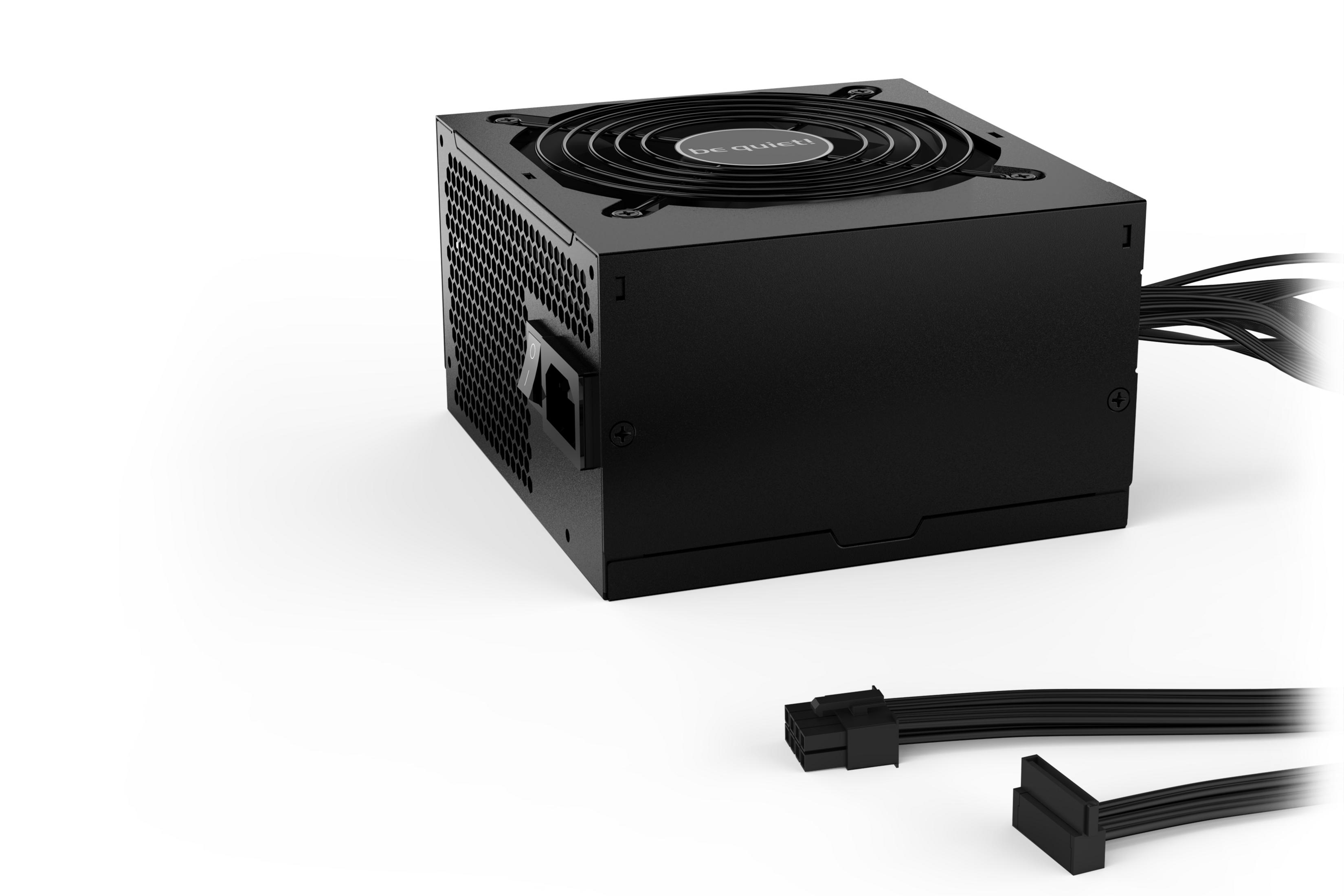 Alimentatore nero con ventola in alto e cavi davanti.