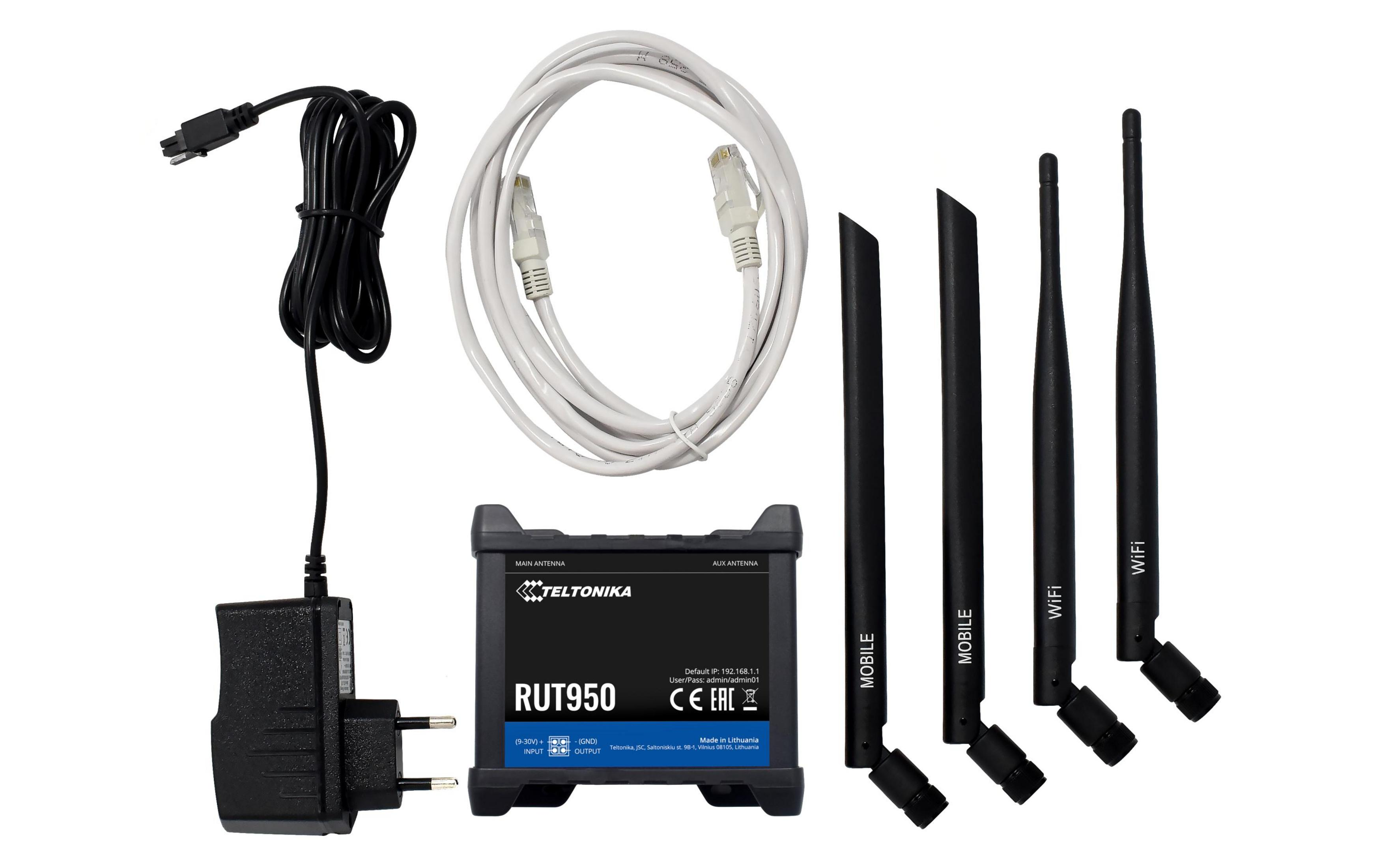 Router Teltonika RUT950 con cavo di alimentazione, cavo patch e antenne.