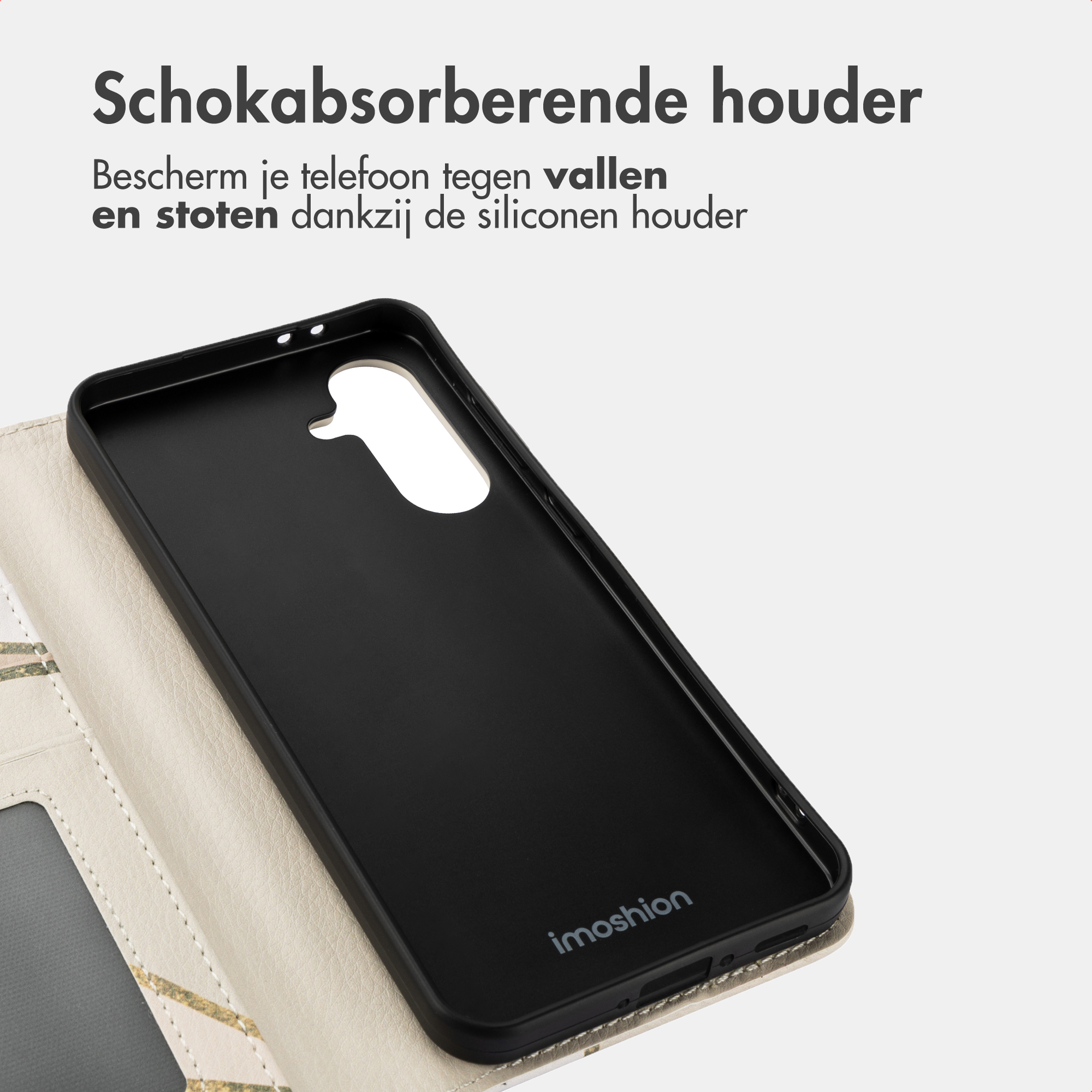 Custodia nera in silicone con logo, accanto a una custodia chiara.