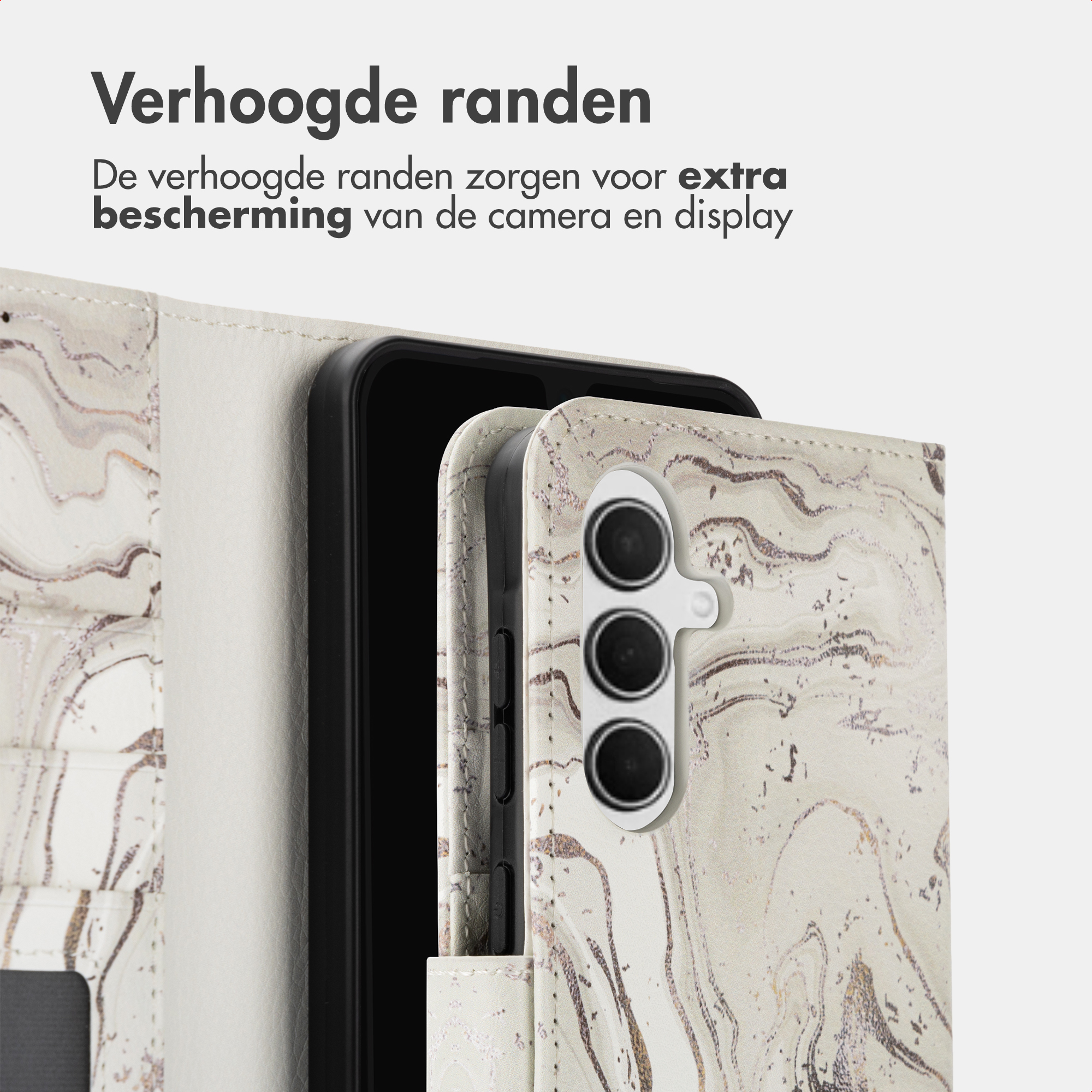 Una custodia per telefono con motivo marmorizzato chiaro e bordi rialzati protegge fotocamera e display.