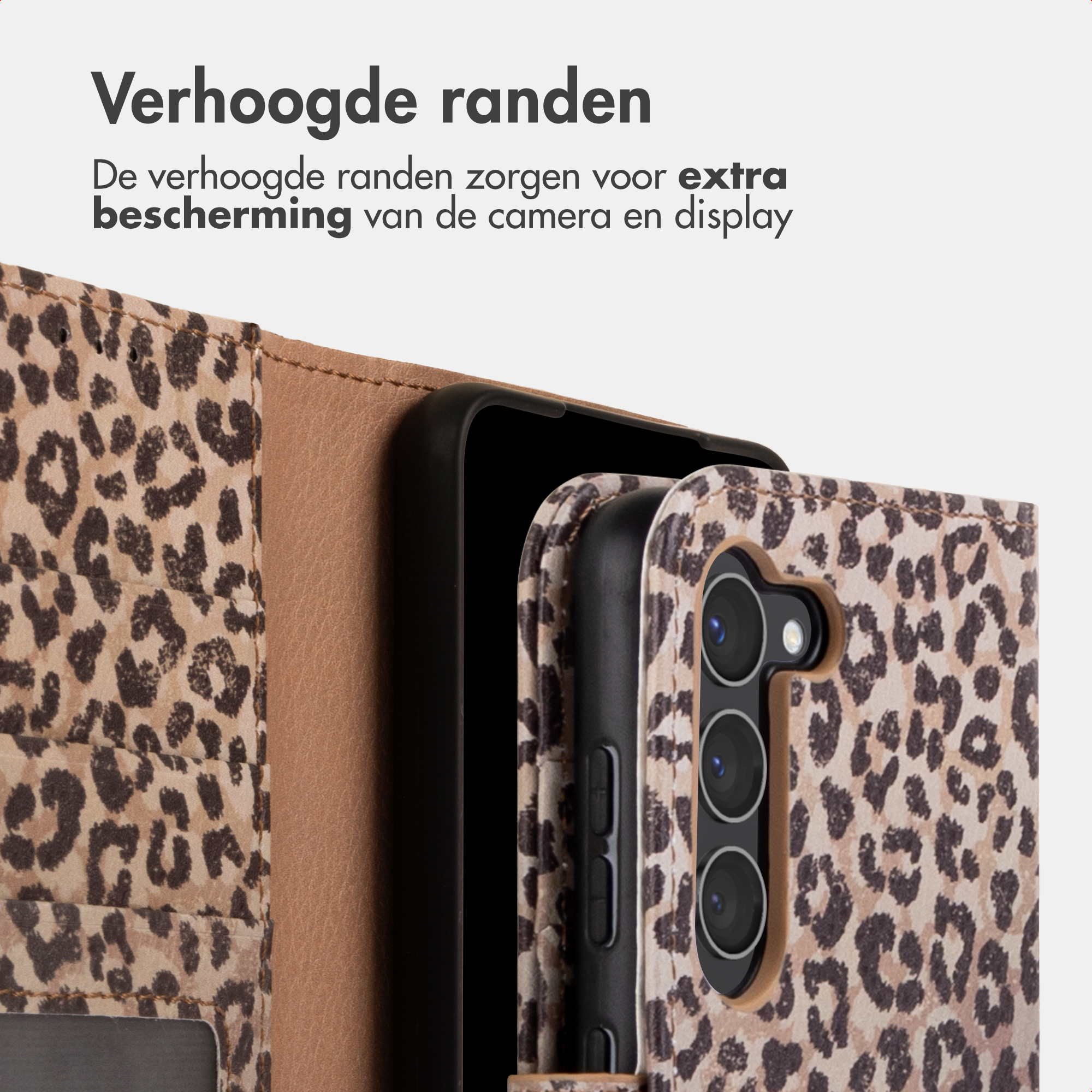 Custodia per telefono con stampa leopardata e bordi rialzati per proteggere fotocamera e display.