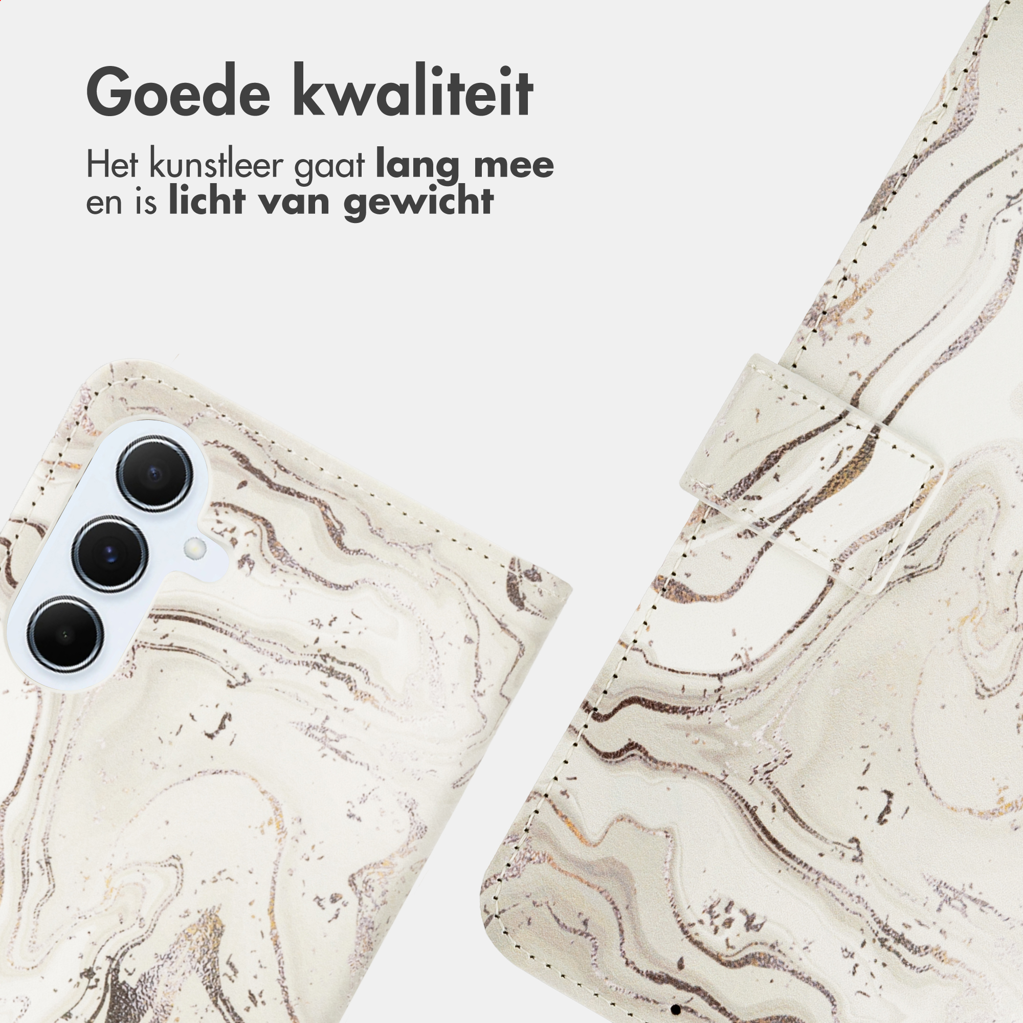 Une coque de téléphone à motif marbre blanc et brun, avec trois objectifs de caméra.