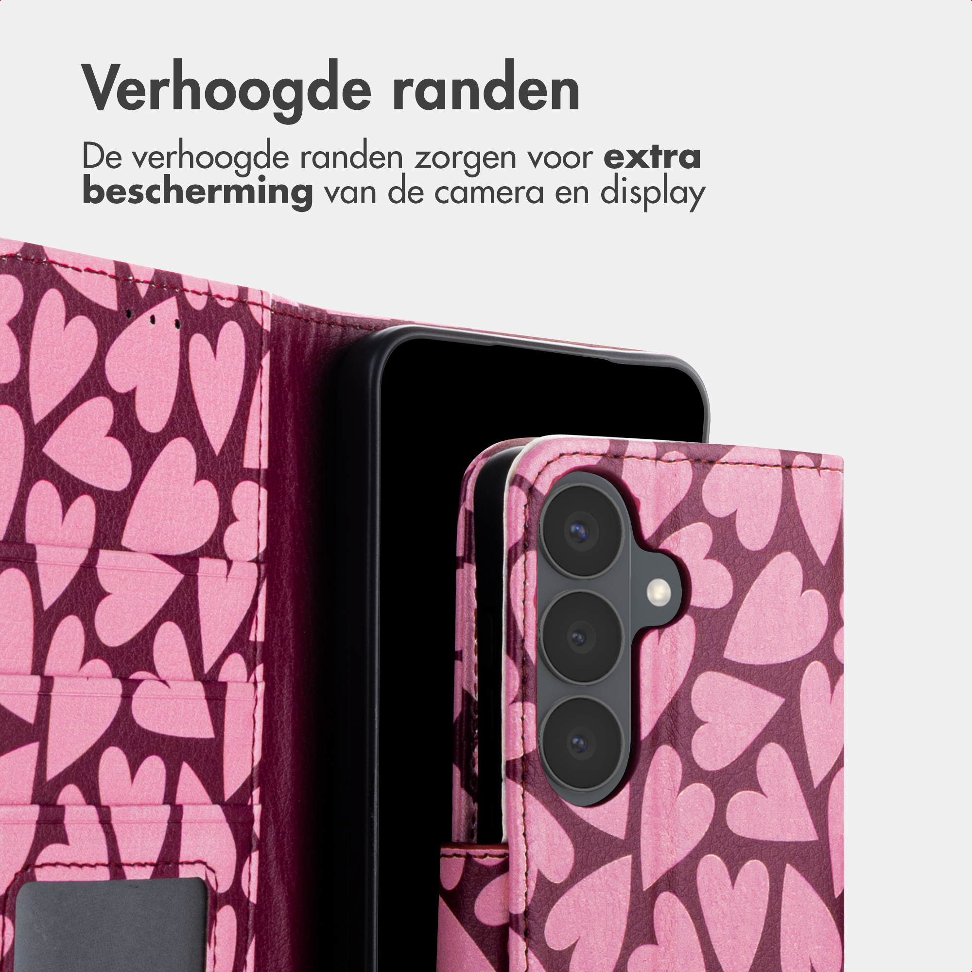Een roze hartjespatroon op een telefoonhoesje met een zwarte telefoon.