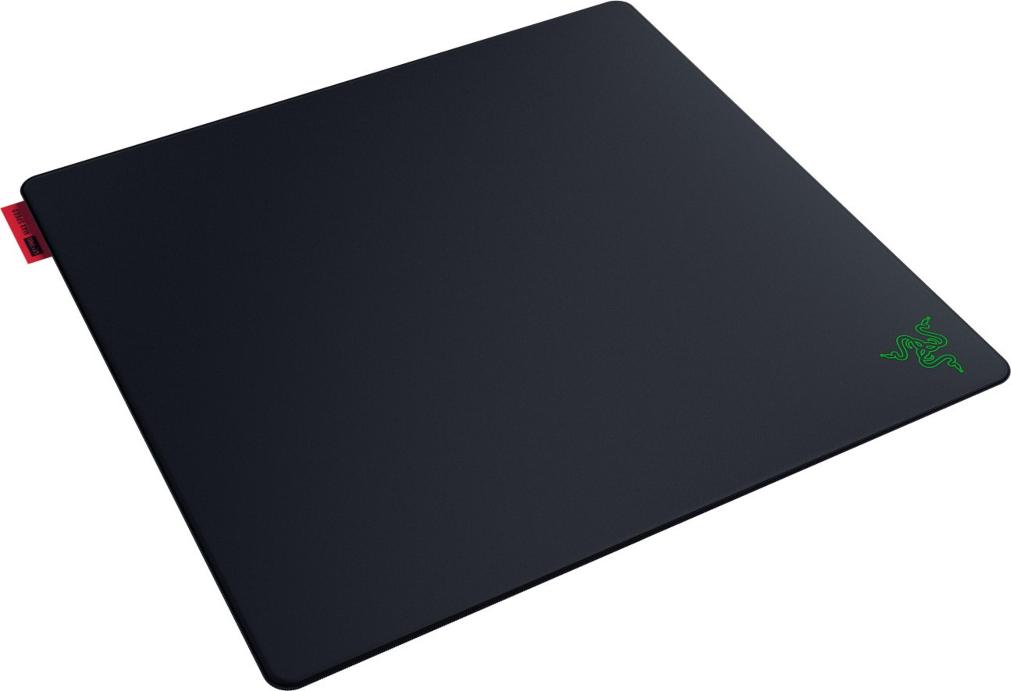 Alfombrilla negra con logo verde de Razer y etiqueta roja.