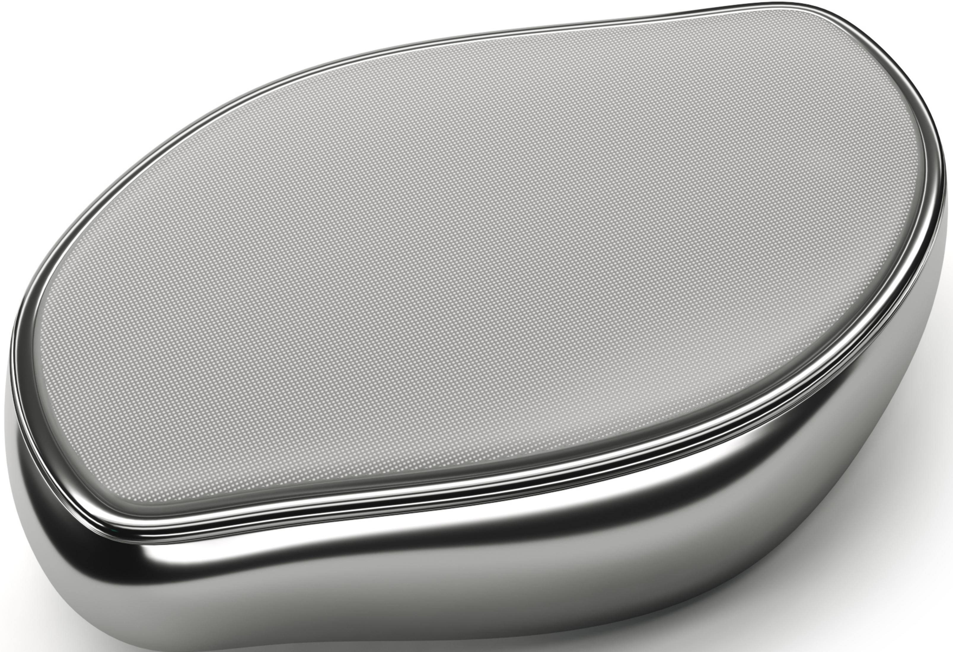 Ein silbernes, oval geformtes Objekt mit einer texturierten Oberfläche.