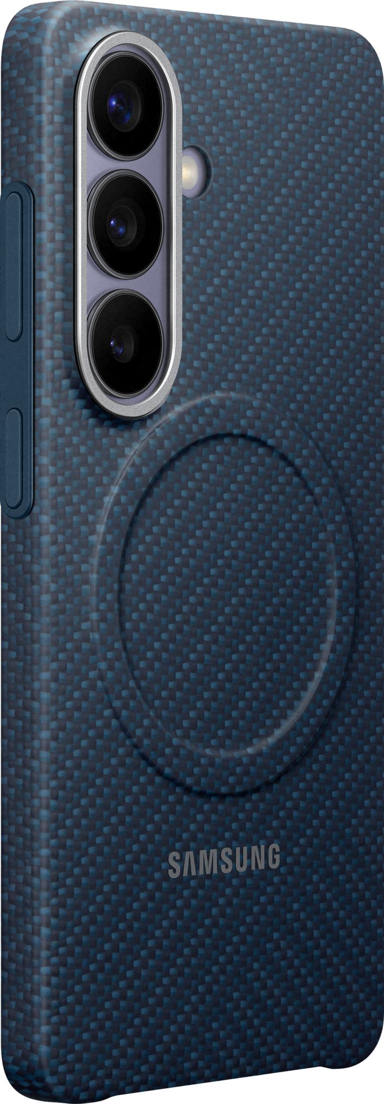 Dunkelblaues Handygehäuse mit Carbonmuster, dreifacher Kamera und Samsung-Logo.