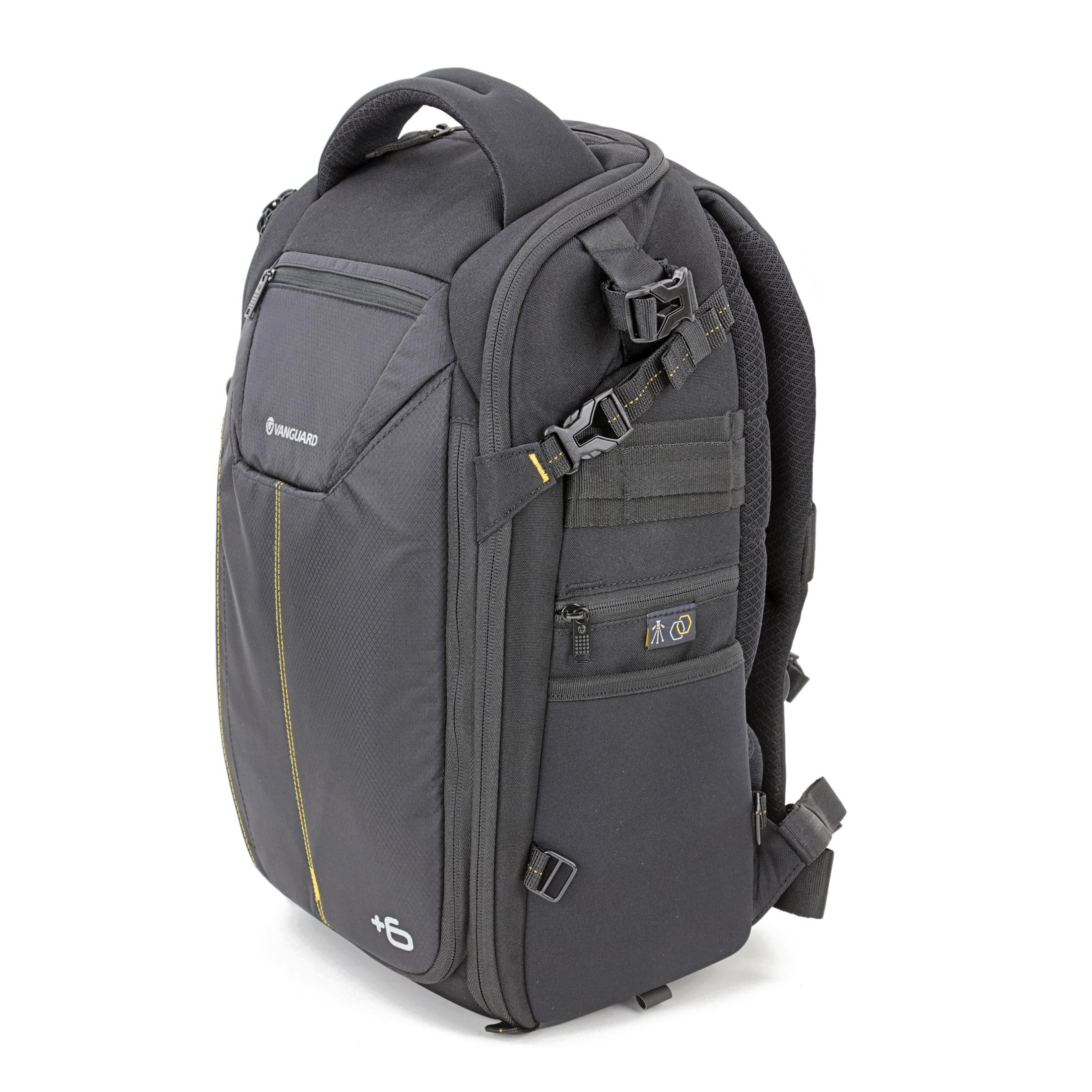 Grauer Rucksack mit gelben Nähten und Vanguard-Logo, auf weißem Hintergrund.