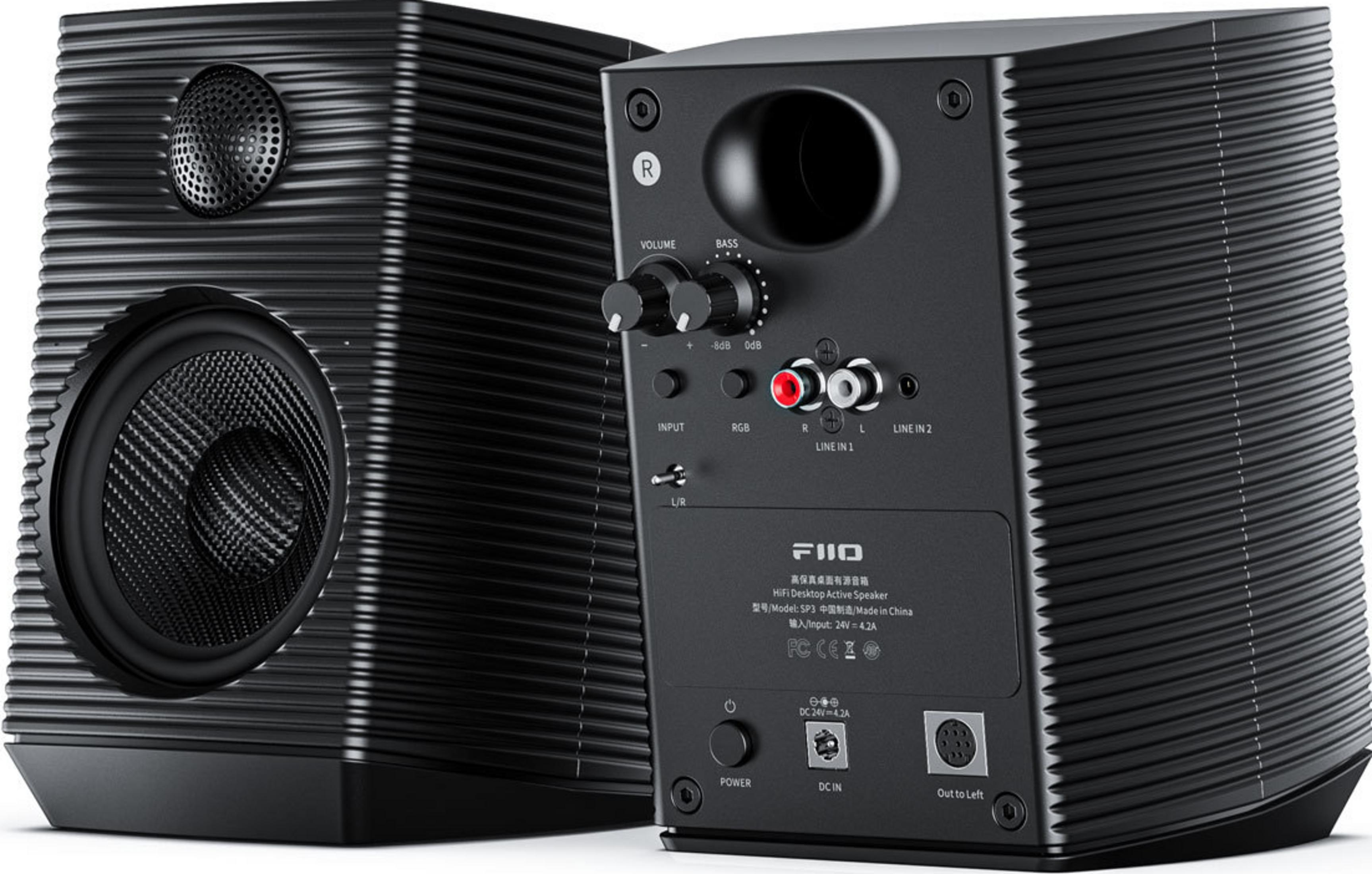 Due altoparlanti attivi FiiO HiFi neri da scrivania. Vista frontale e posteriore con porte.