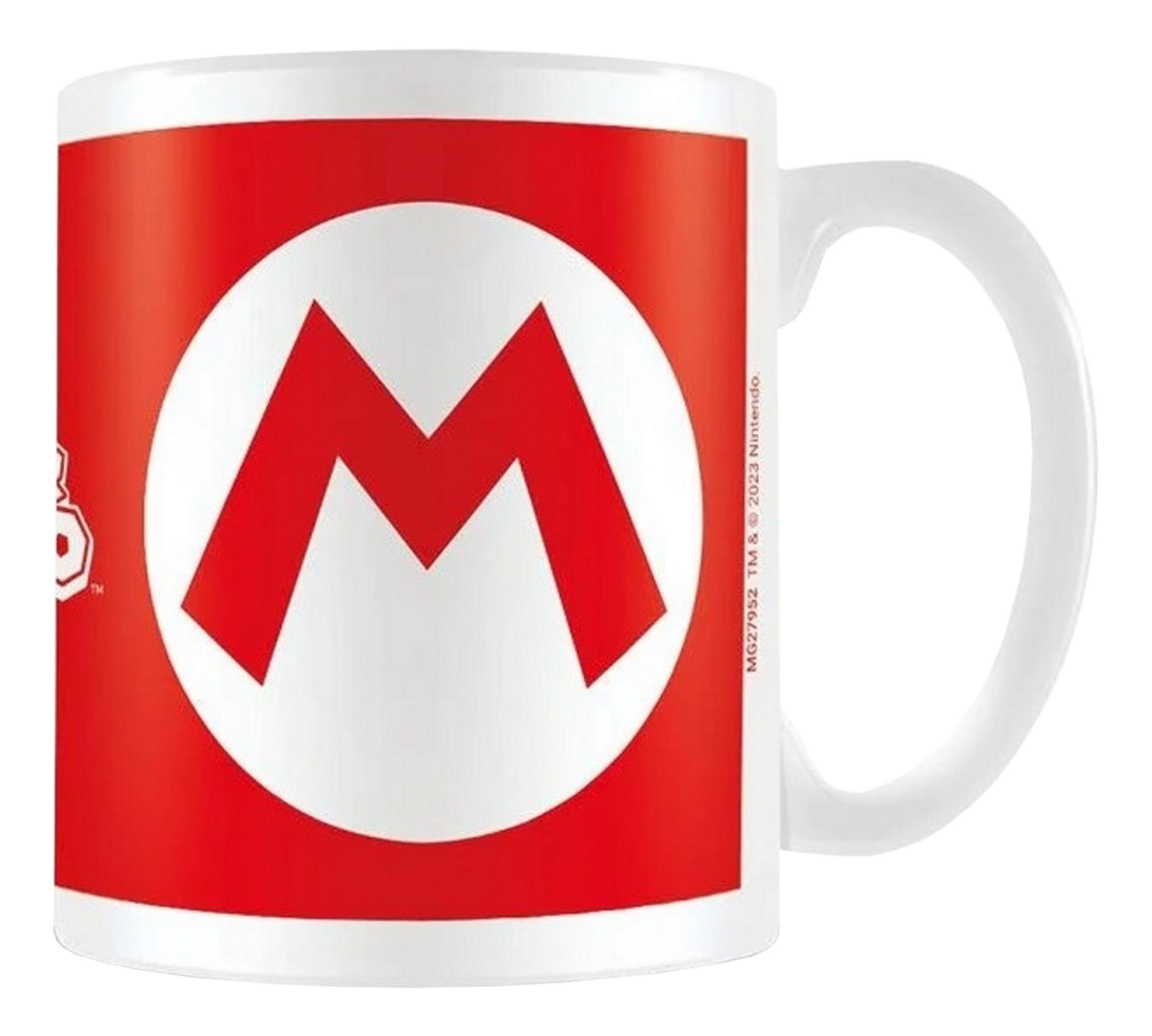 Eine weiße Tasse mit einem roten Feld und einem weißen "M"-Logo.