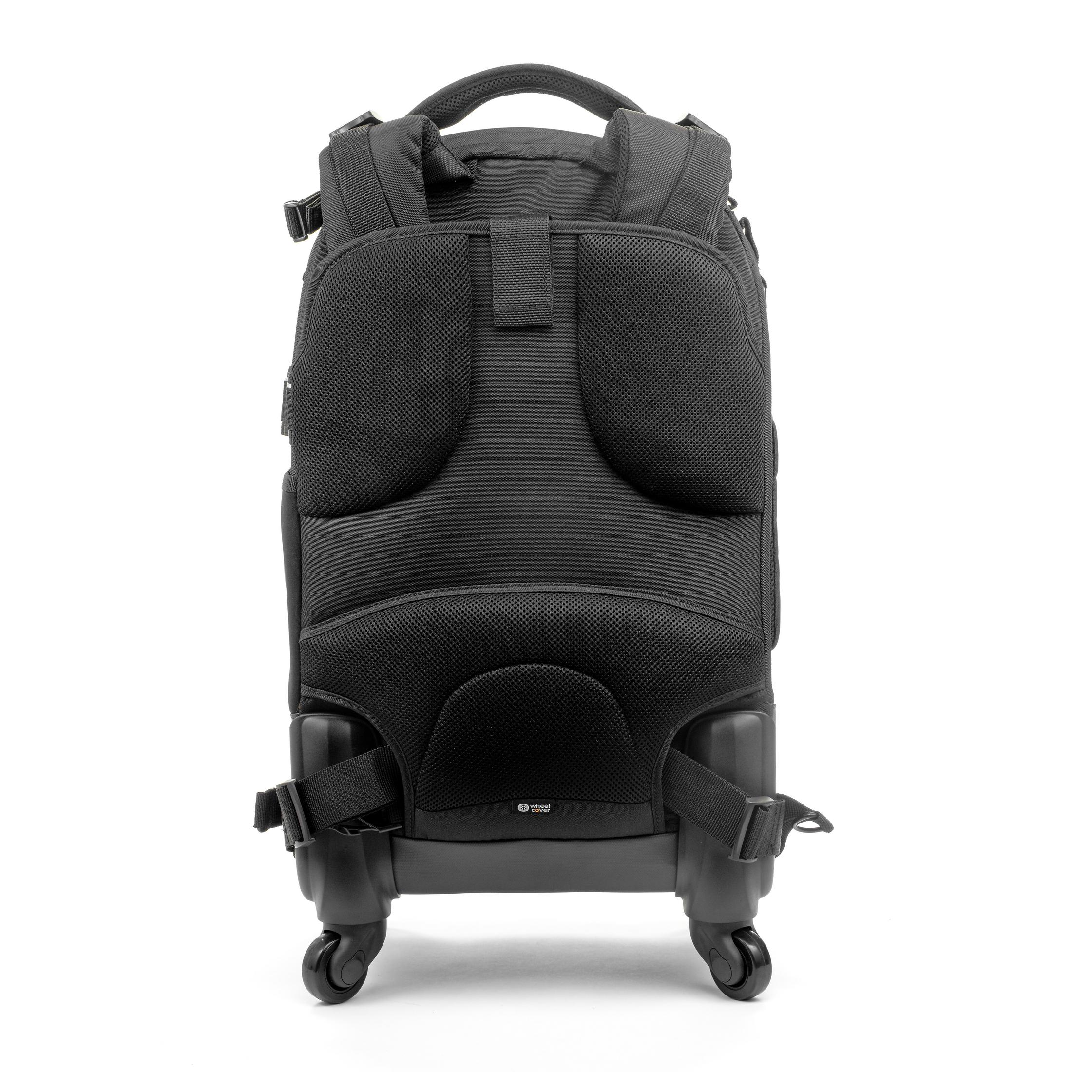 Mochila negra con ruedas y espalda acolchada.