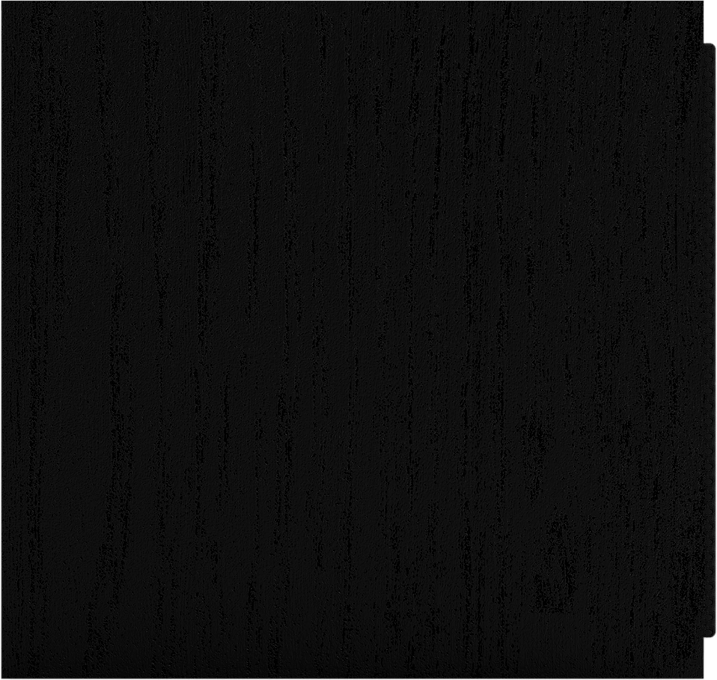 Eine schwarze texturierte Oberfläche mit vertikalen Linien.