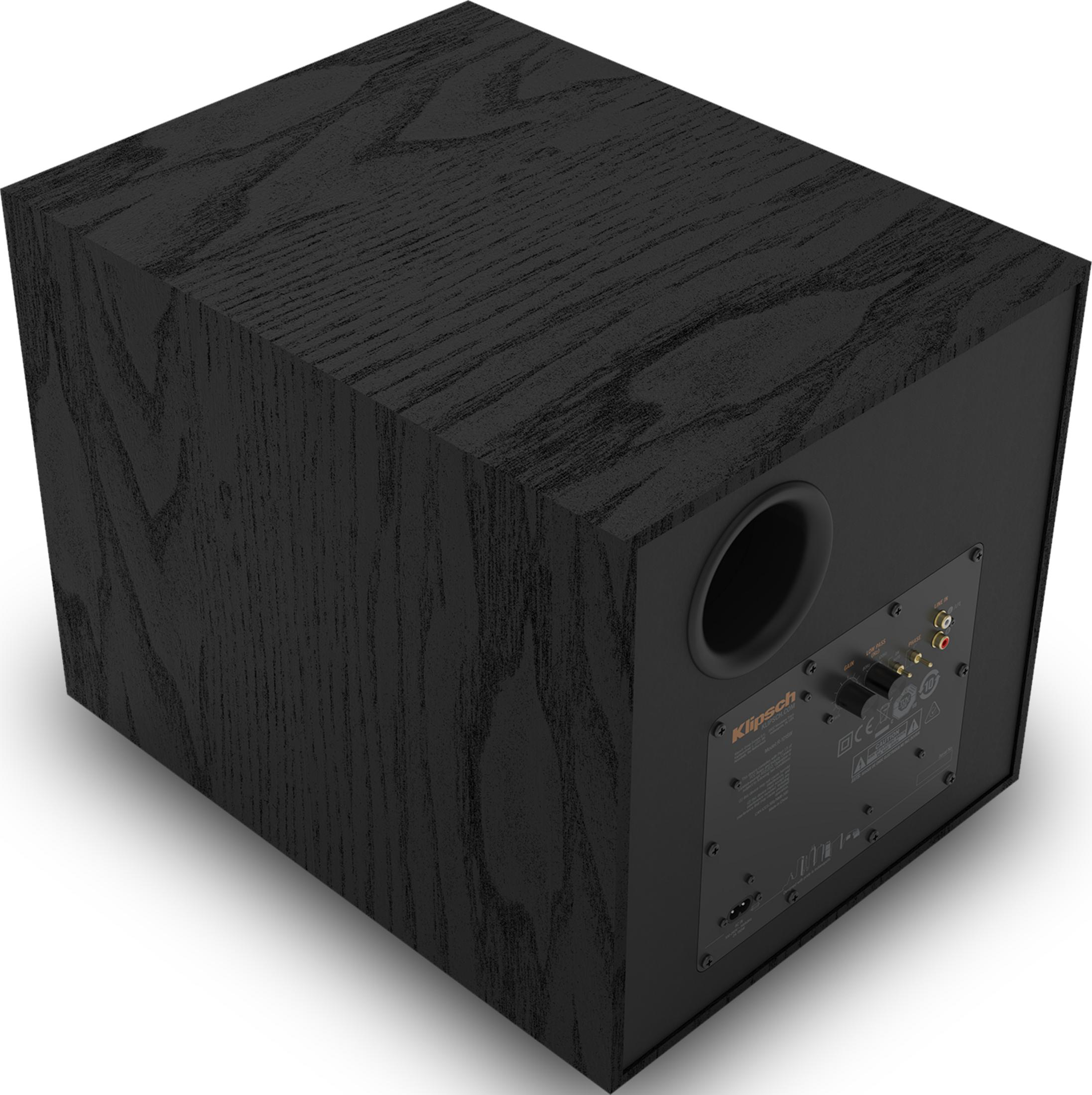 Schwarzer Subwoofer mit Bassreflexrohr und Anschlusspanel mit Reglern.