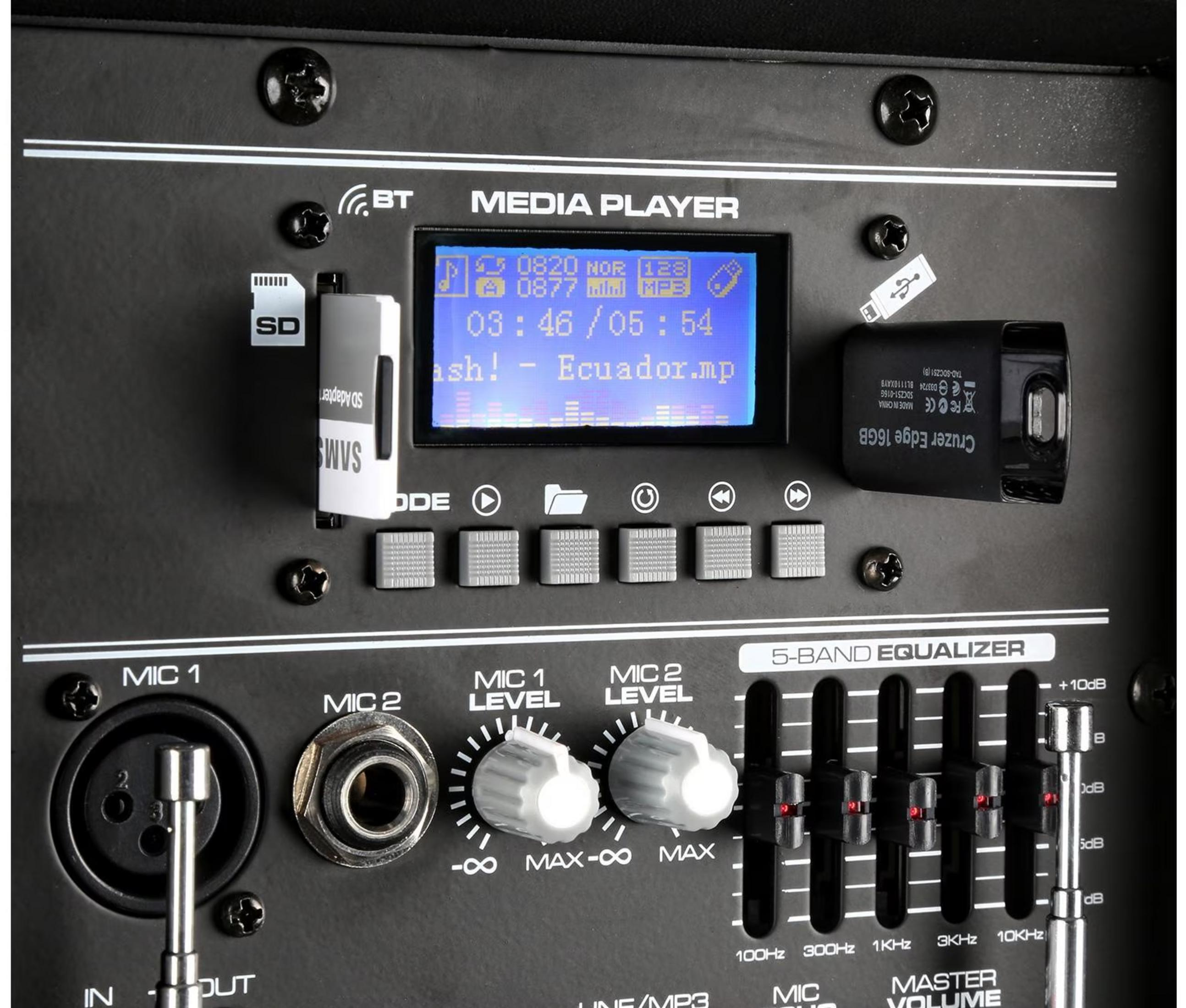 Nahaufnahme der Bedienelemente eines Media Players mit SD- und USB-Anschlüssen.