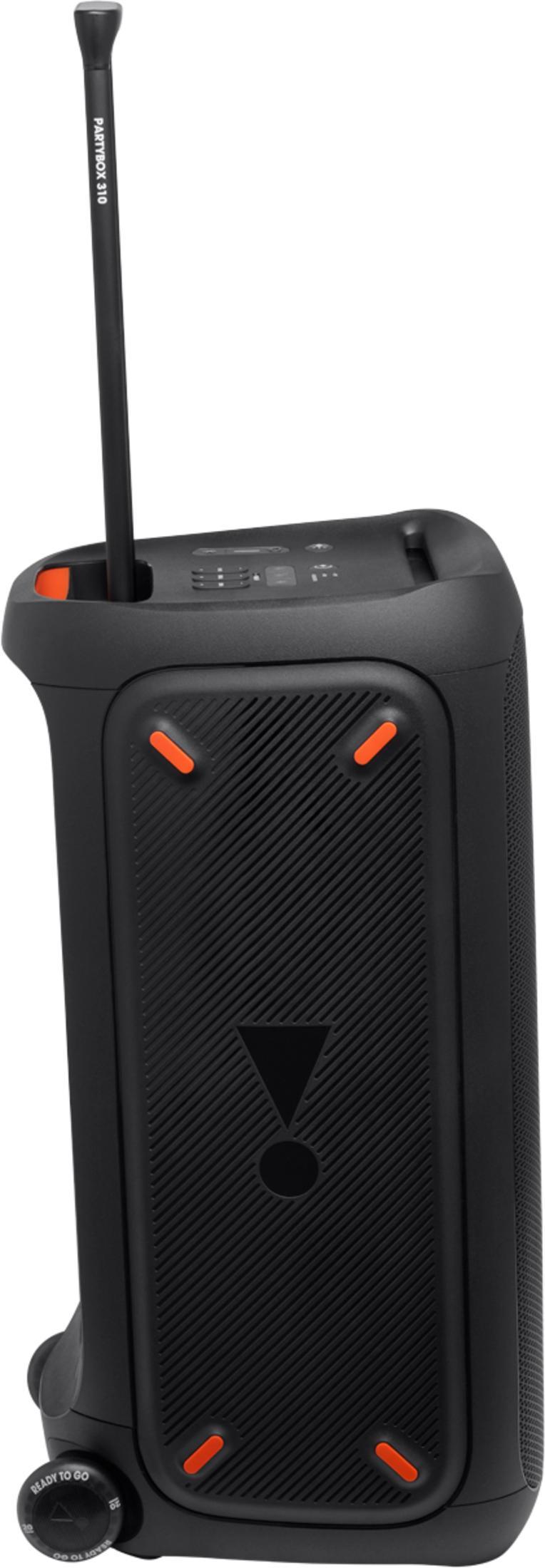 Altoparlante nero con manico estensibile e accenti arancioni. Logo JBL.