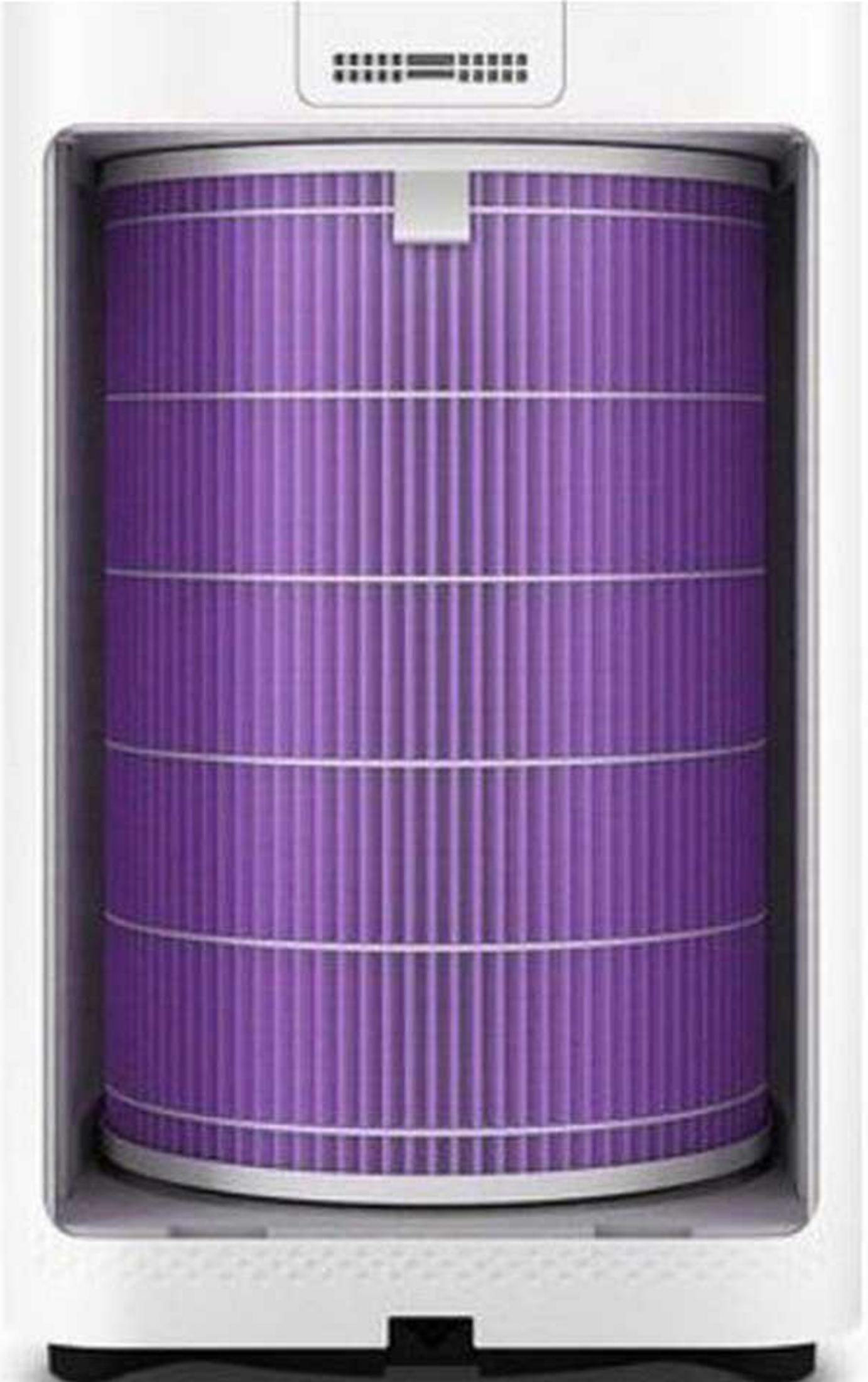 Ein violetter zylindrischer Luftfilter mit weißen horizontalen Linien in einem weißen Gerät.