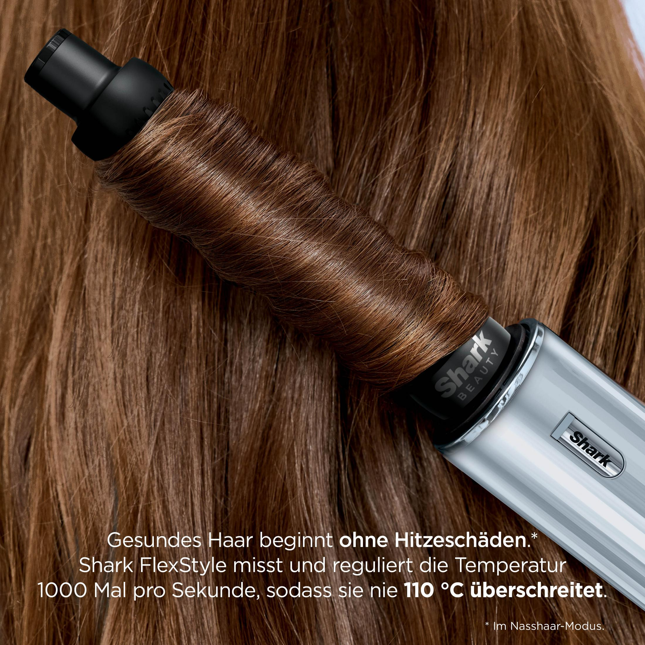 Un arricciacapelli Shark FlexStyle acconcia capelli castani. Testo protezione calore.