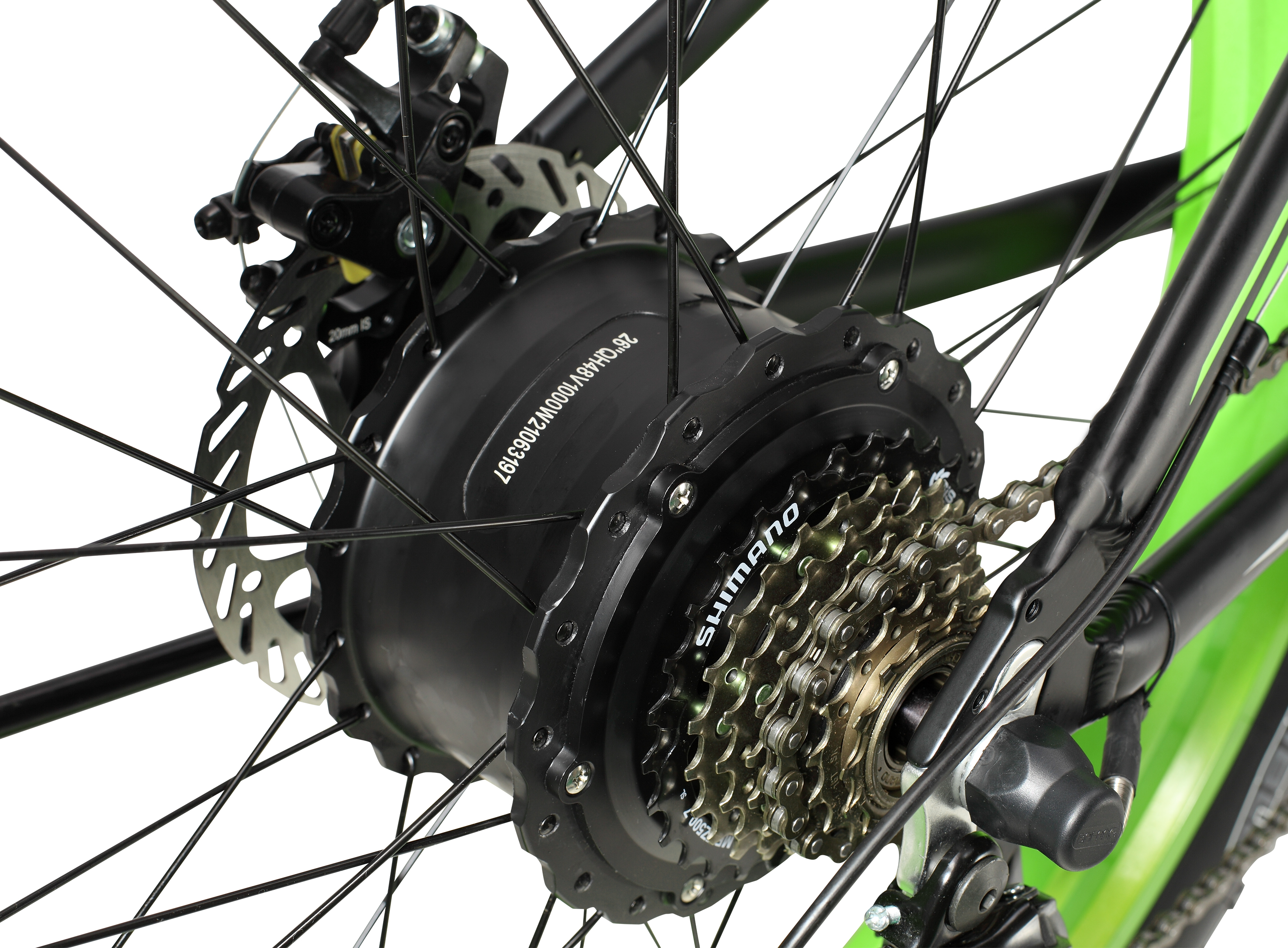 Nahaufnahme der Hinterradnabe eines E-Bikes mit Kette, Ritzel und Bremsscheibe.