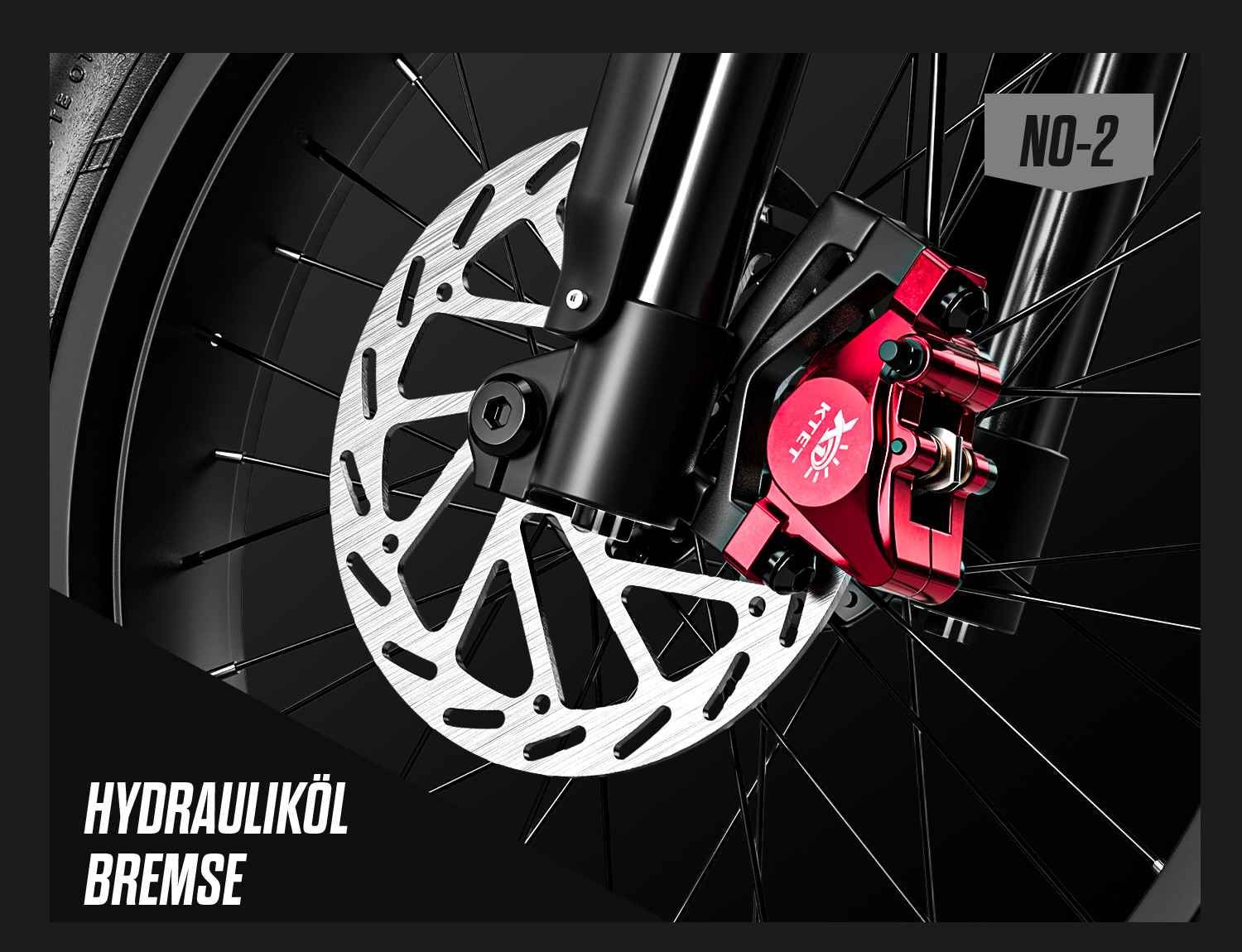 Nahaufnahme eines roten Fahrradbremssattels mit Metallscheibe und Speichen.