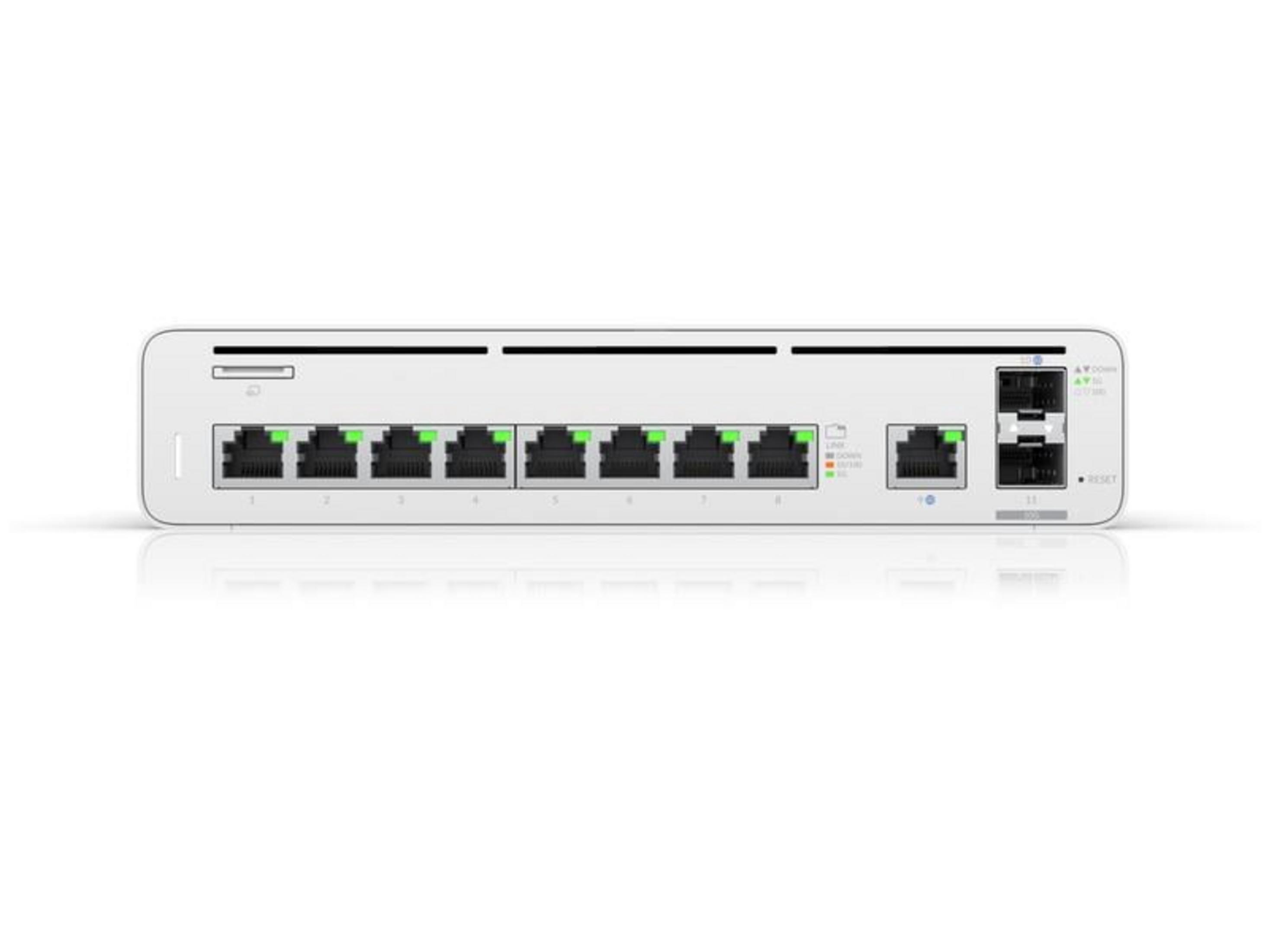 Dispositivo switch di rete bianco con otto porte Ethernet e due porte SFP.