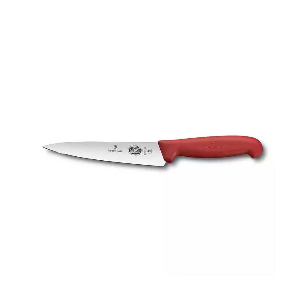Parlak çelik bıçaklı kırmızı saplı Victorinox şef bıçağı beyaz arka plan üzerinde gösteriliyor.