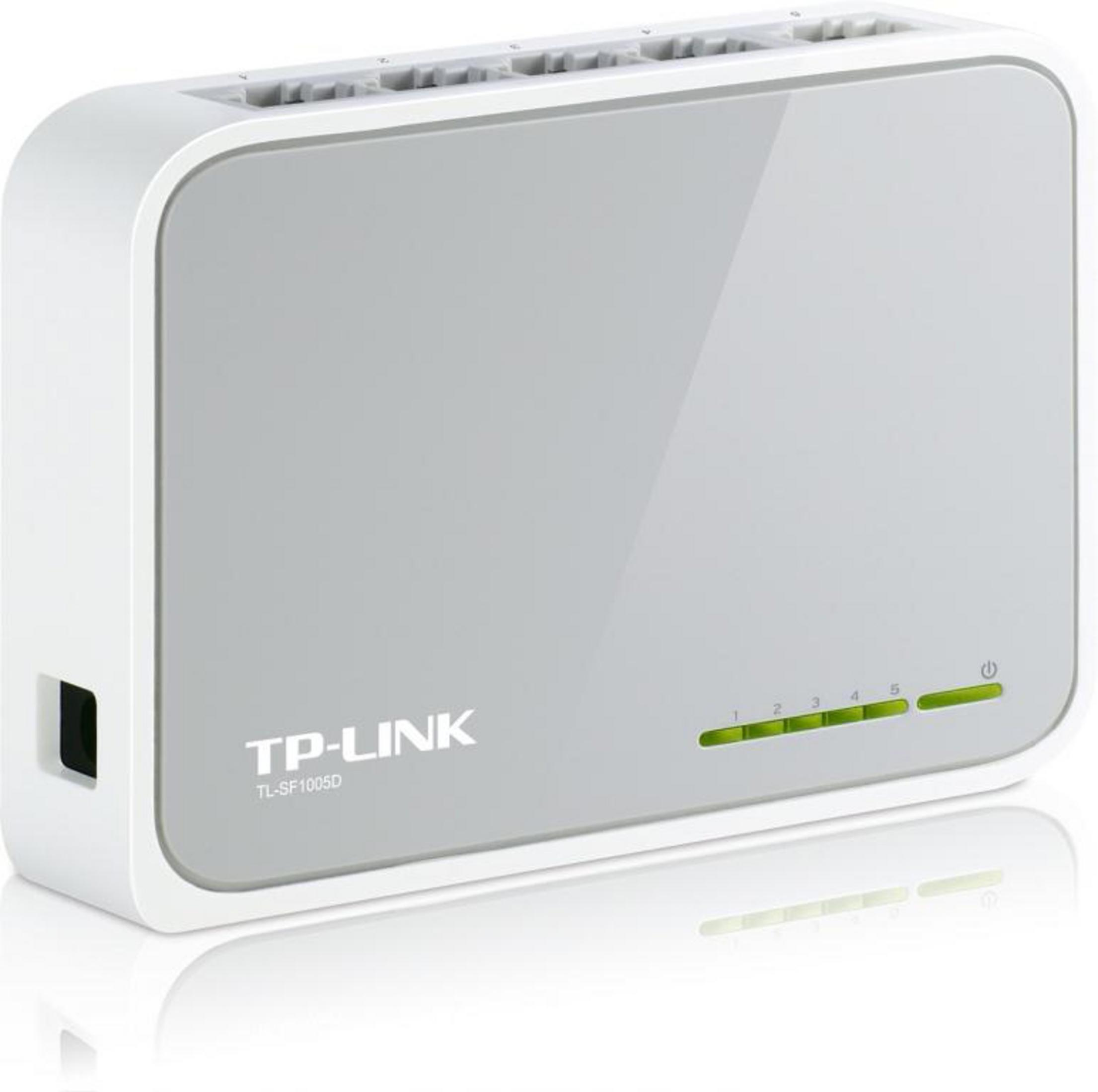 Ein weißer TP-Link Netzwerk-Switch mit fünf grünen LED-Anzeigen.
