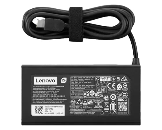 Adaptador de corriente Lenovo con cable negro y conector USB-C. Detalles en carcasa.