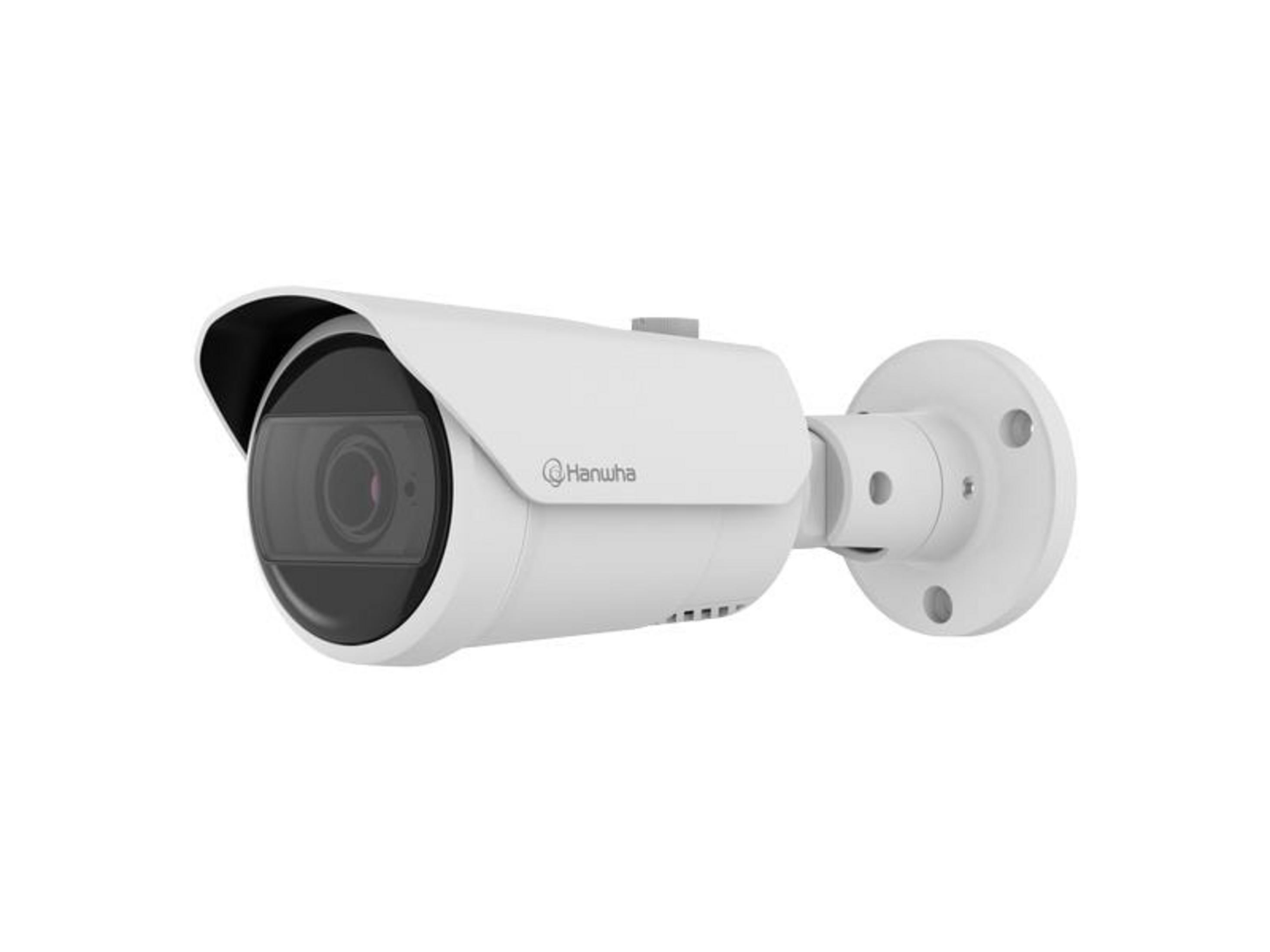 Eine weiße Überwachungskamera mit Hanwha-Logo, auf weißem Hintergrund.