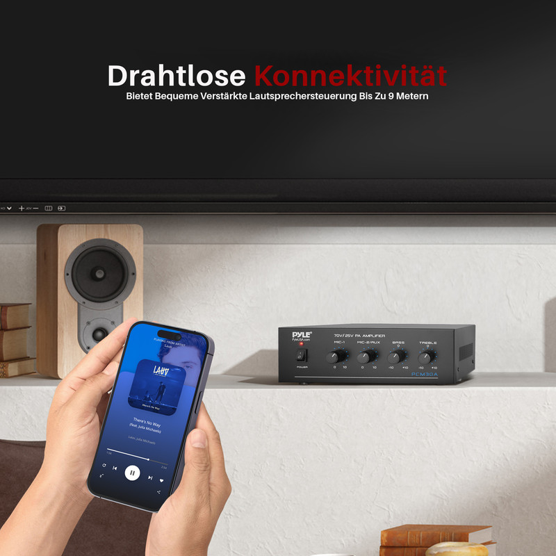 Hände halten ein Smartphone mit Musik, daneben ein Verstärker und ein Lautsprecher.