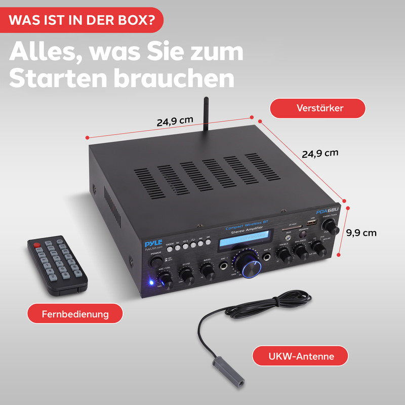 Ein schwarzer Verstärker mit Fernbedienung und Antenne, mit Maßen.