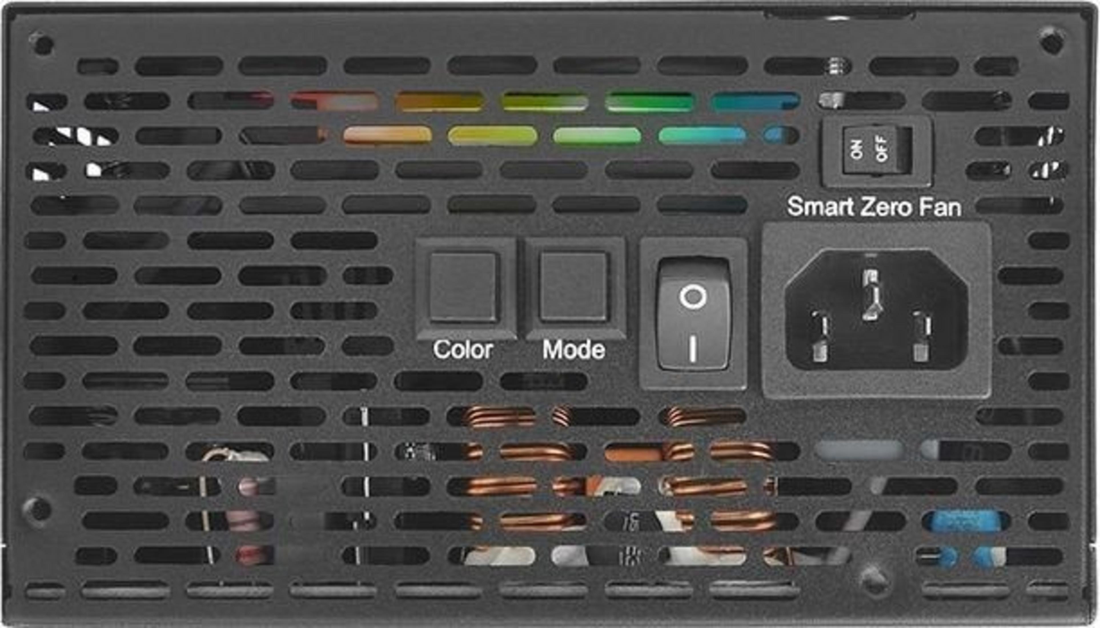 Alimentatore nero con prese d'aria, interruttori e connettori.