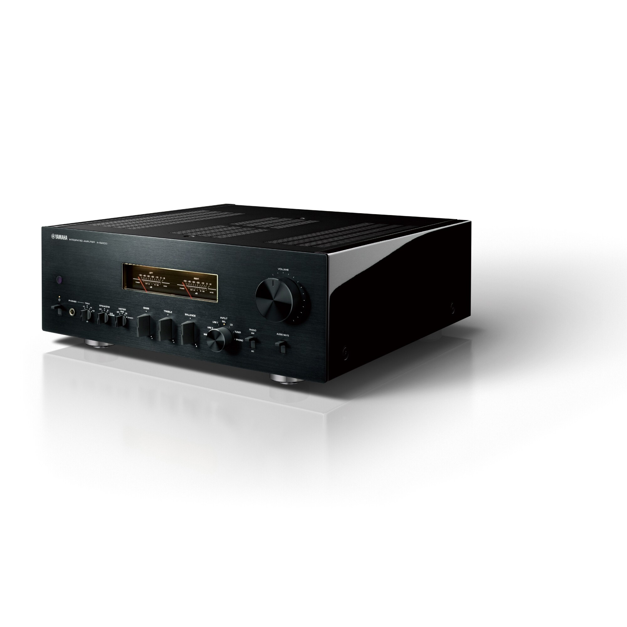 Düğmeli, anahtarlı ve VU metreli siyah Yamaha A-S2200 entegre amplifikatör.