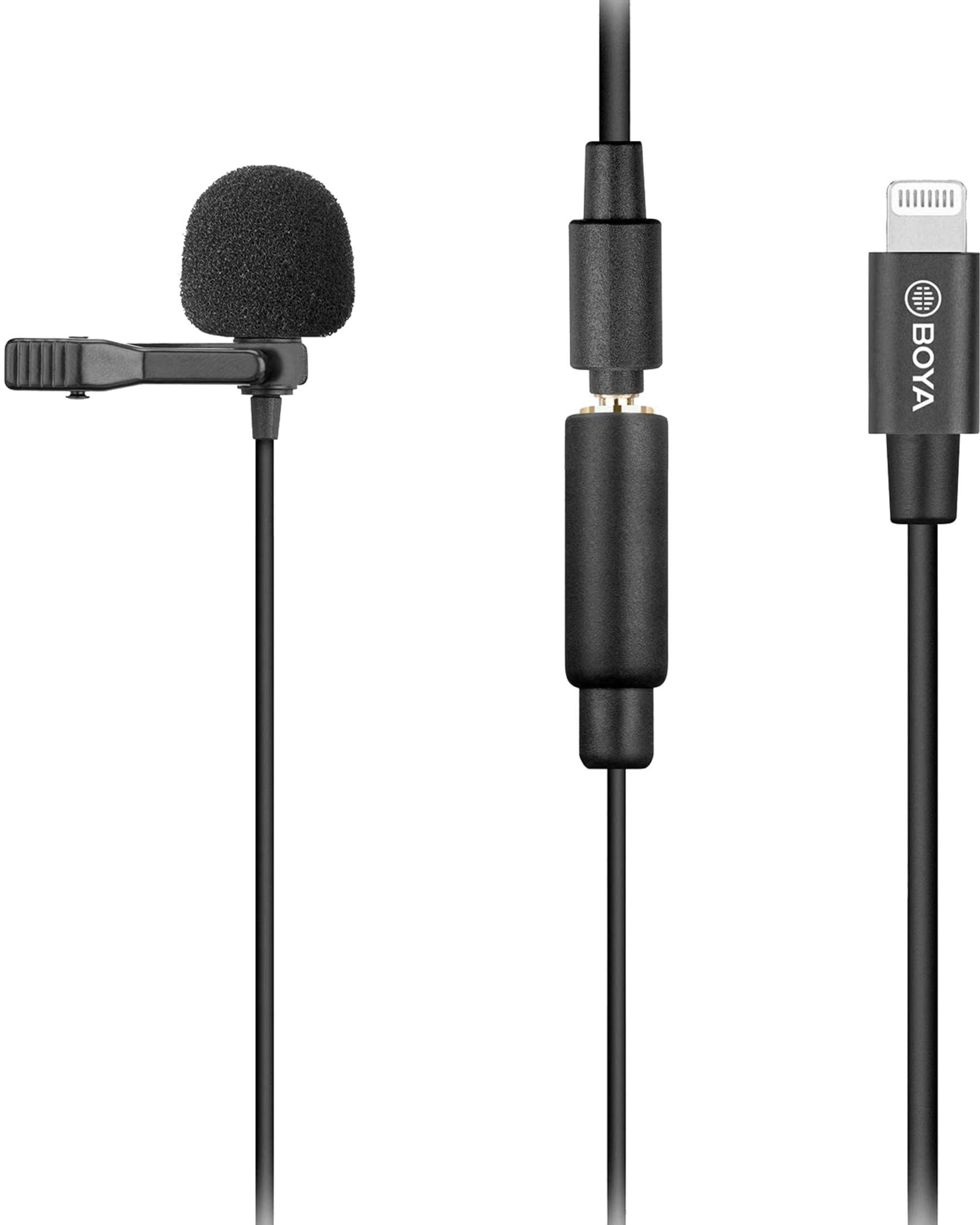 Un micrófono lavalier negro con parabrisas de espuma y adaptador lightning.