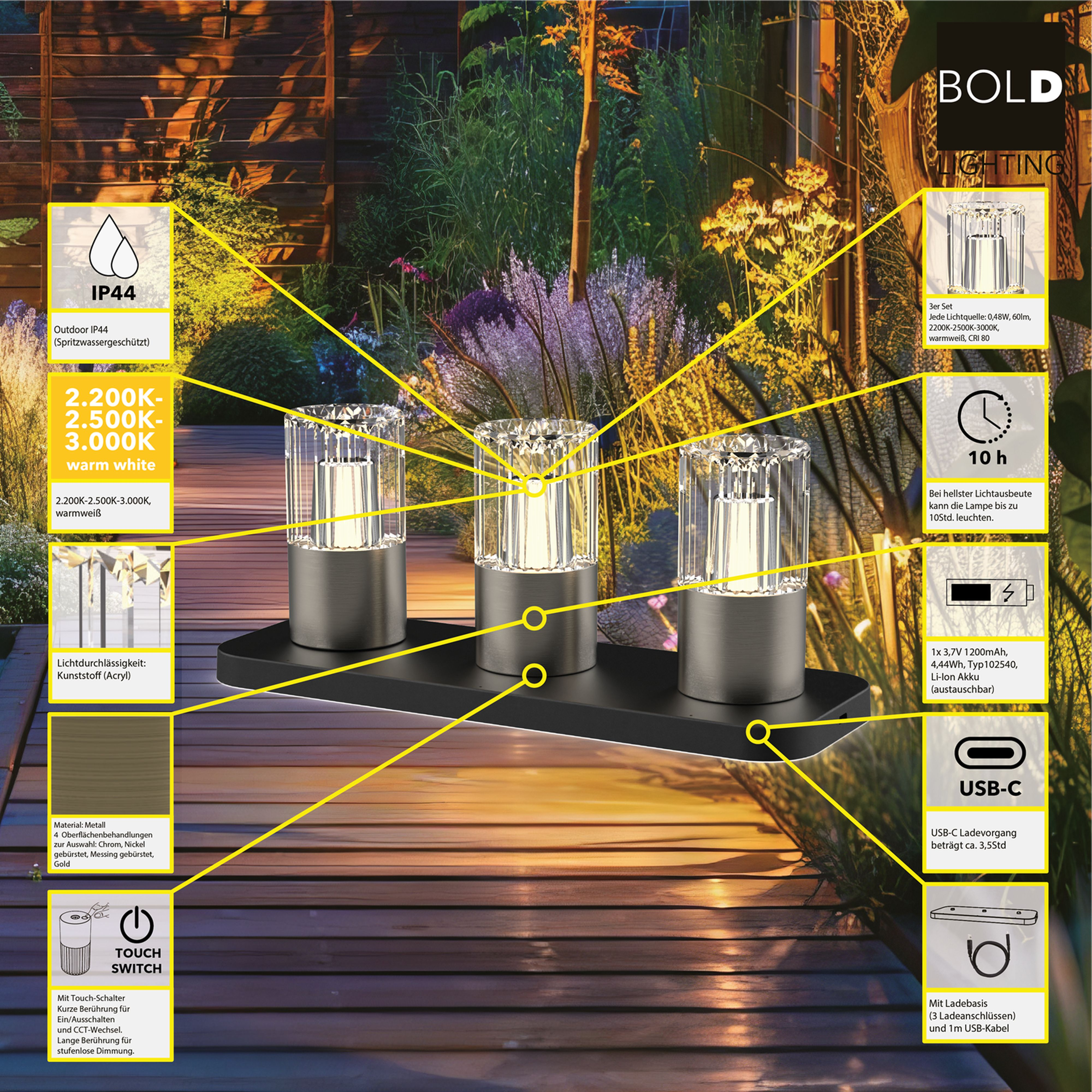 Drei BOLD Leuchten auf Ladebasis im Garten. Bieten warmweißes Licht.