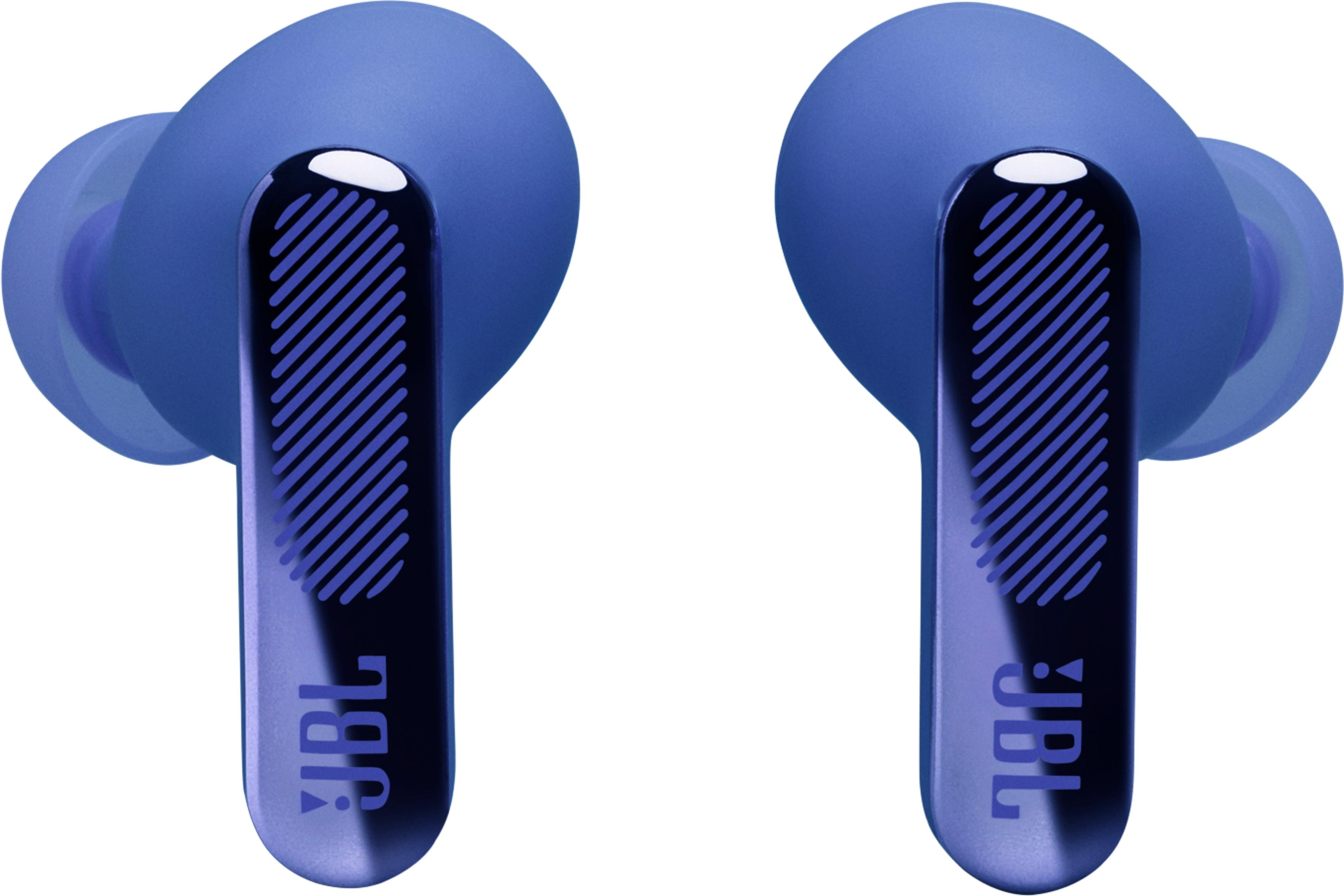 Due auricolari JBL blu con dettagli a righe su sfondo bianco.