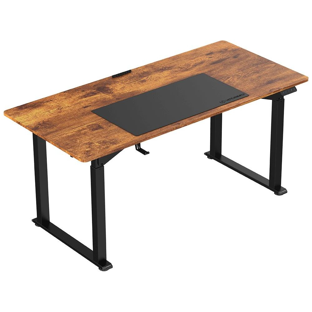 Ein hölzerner Stehschreibtisch mit schwarzen Metallbeinen und einer schwarzen Matte.