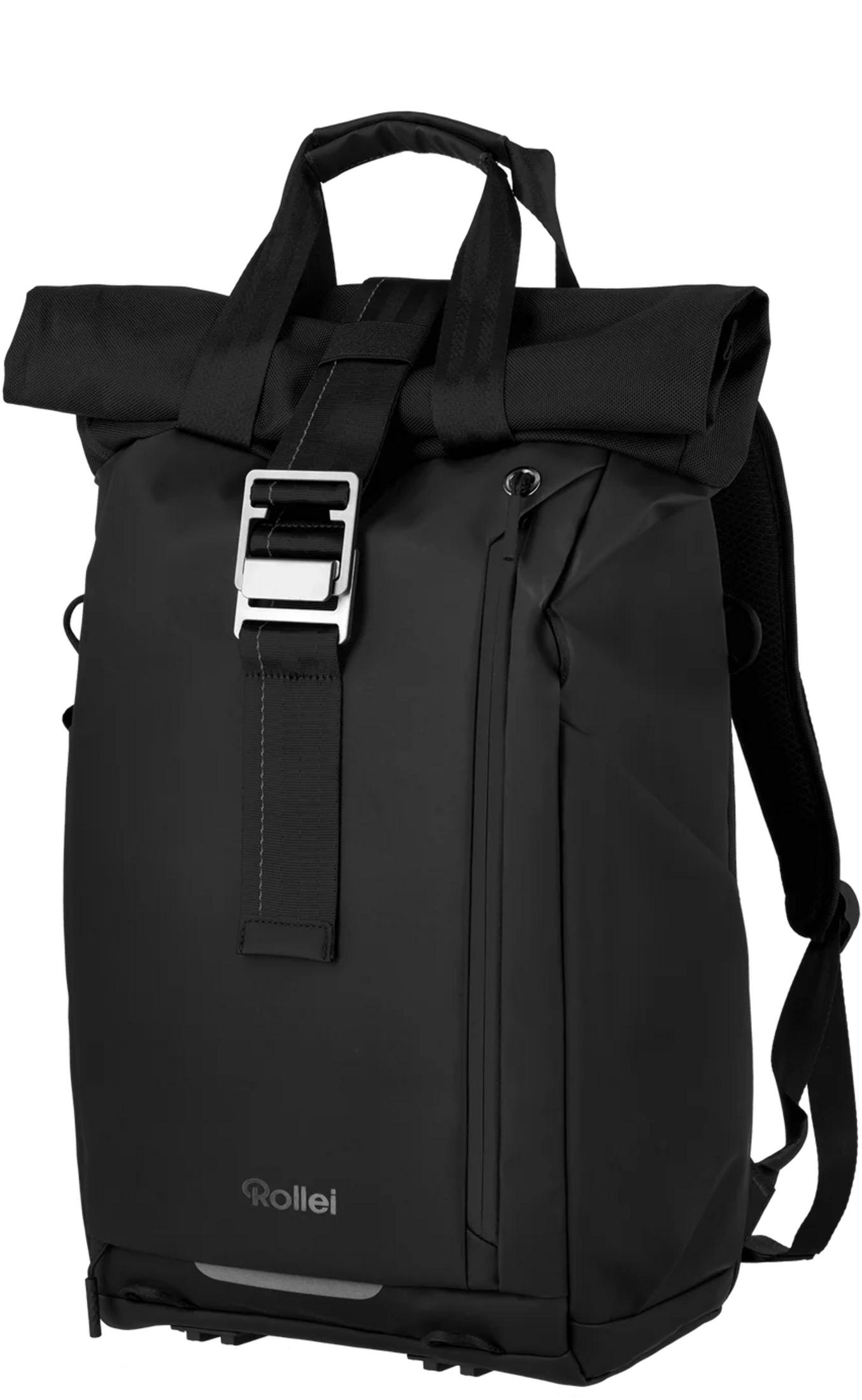 Schwarzer Rucksack mit silberner Schnalle und Rollei-Logo.