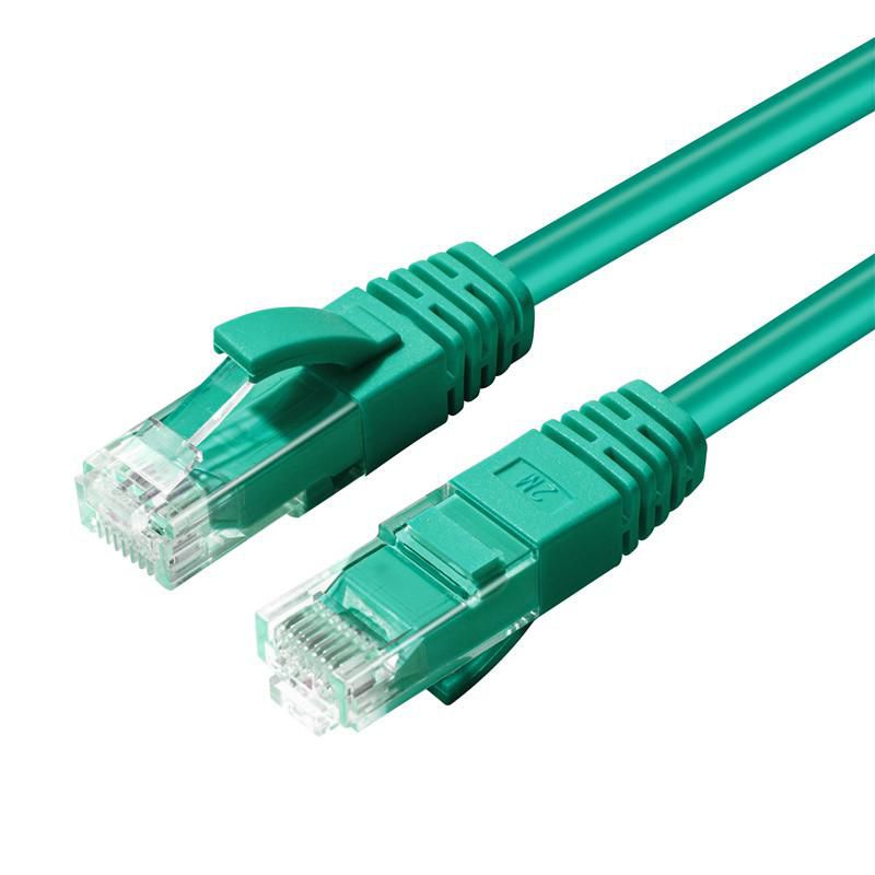 Due cavi Ethernet verdi con connettori RJ45, su sfondo bianco.