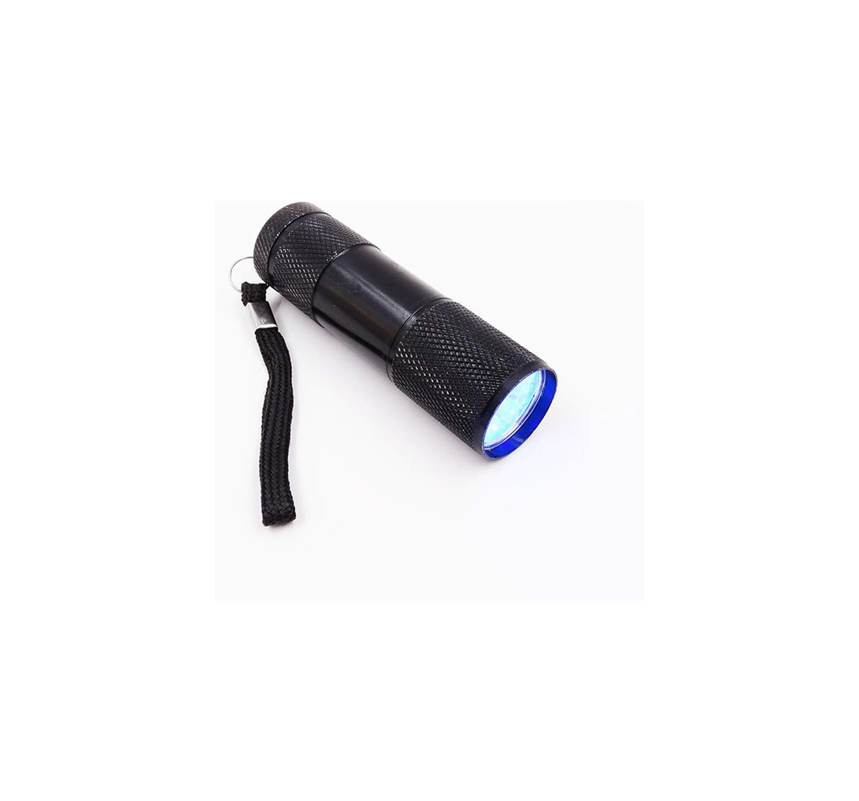 Eine schwarze Taschenlampe mit einem Lanyard leuchtet blau.