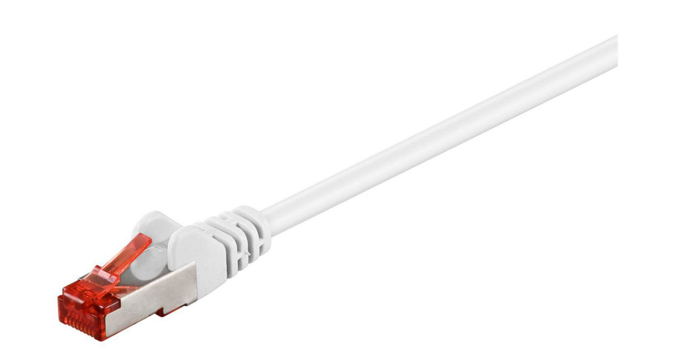 Ein weißes Netzwerkkabel mit einem roten Stecker auf weißem Hintergrund.
