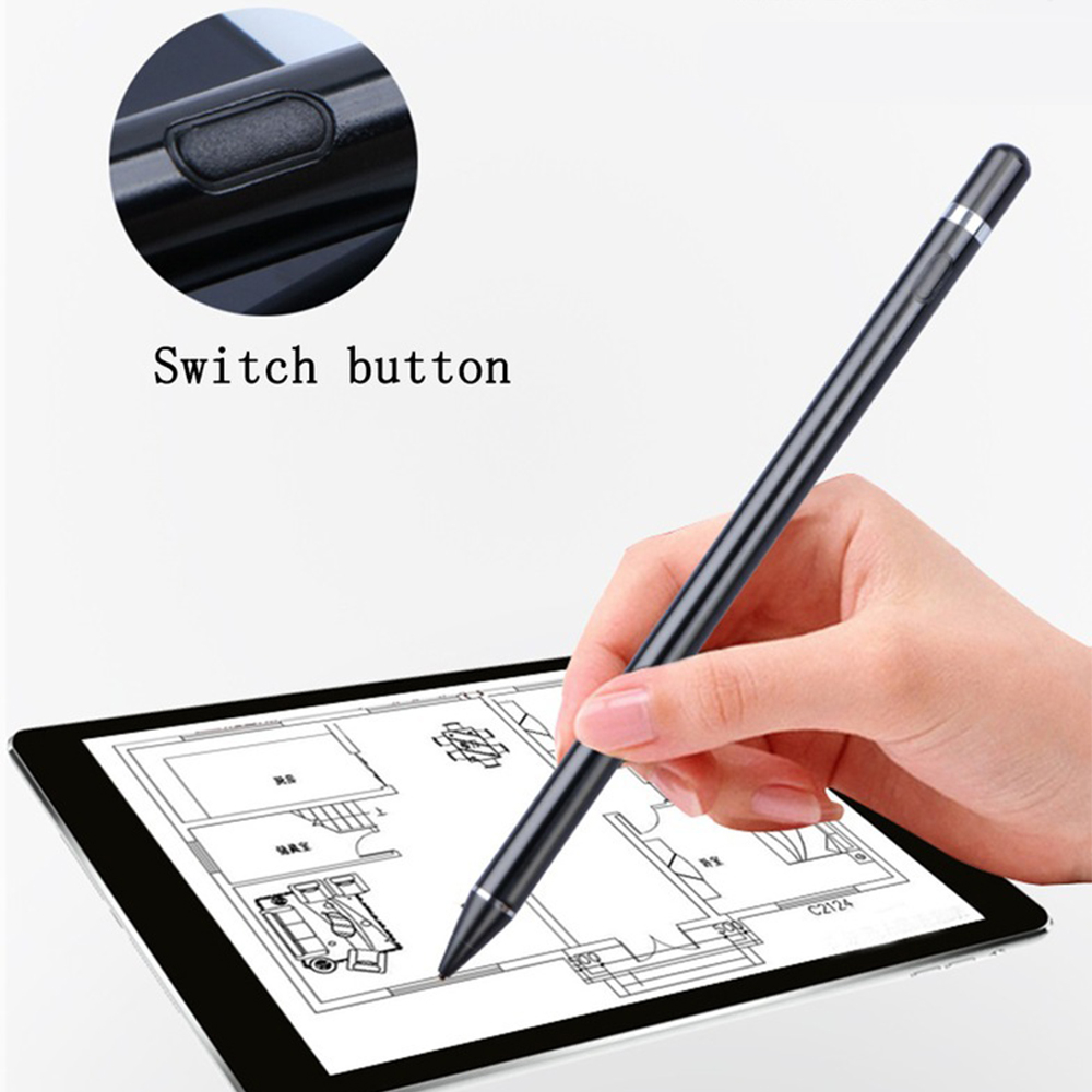 Hand hält schwarzen Stift über Tablet mit Grundriss.