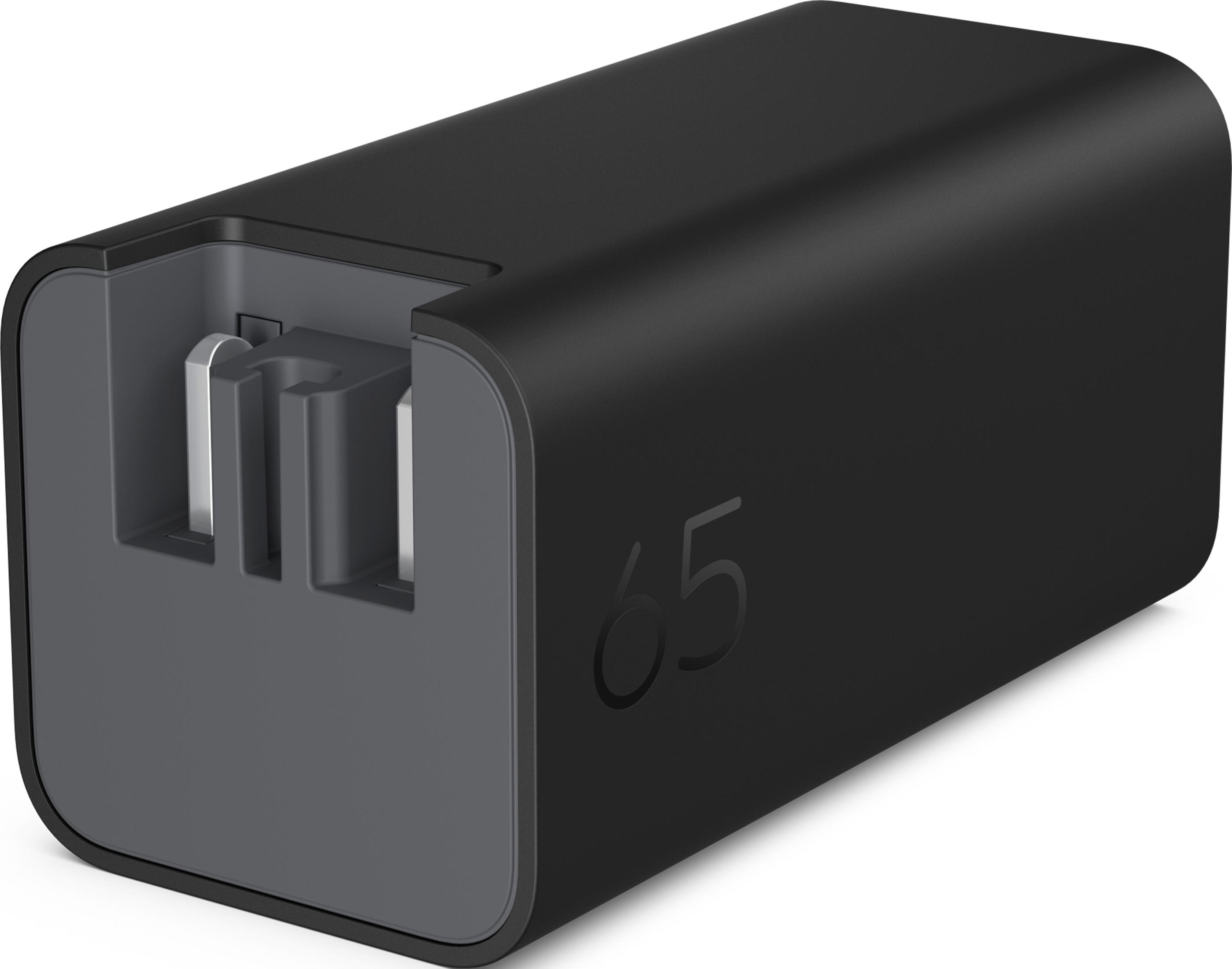 Schwarzer USB-C-Ladegerät mit zwei Anschlüssen und der Zahl 65.